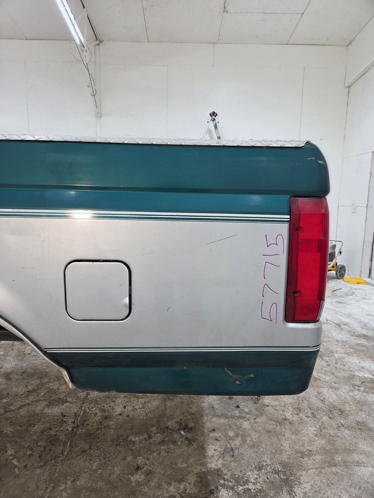 1987-1997 Ford F150 F250 F350 OBS 6' 9" Short Truck Bed