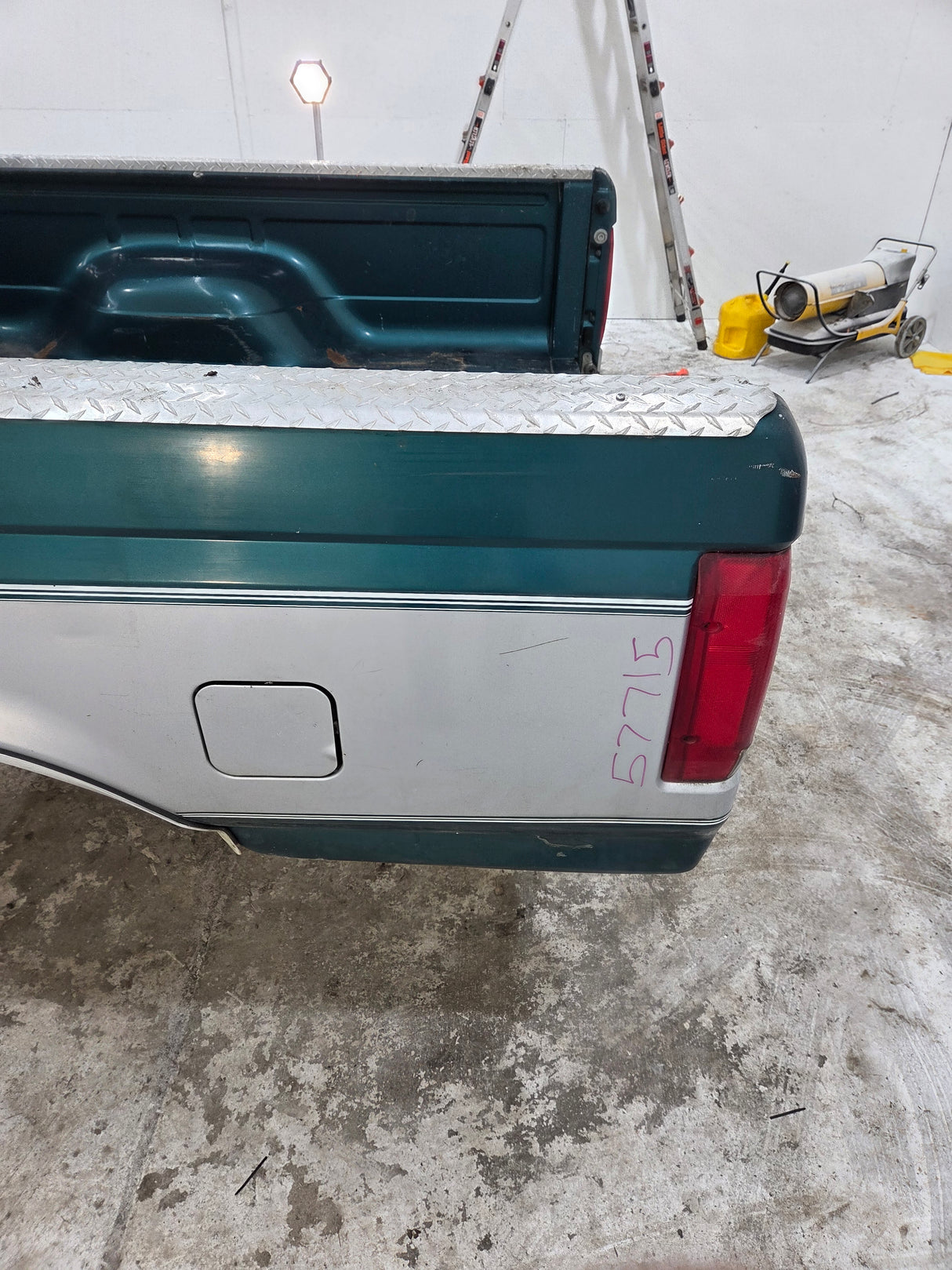 1987-1997 Ford F150 F250 F350 OBS 6' 9" Short Truck Bed