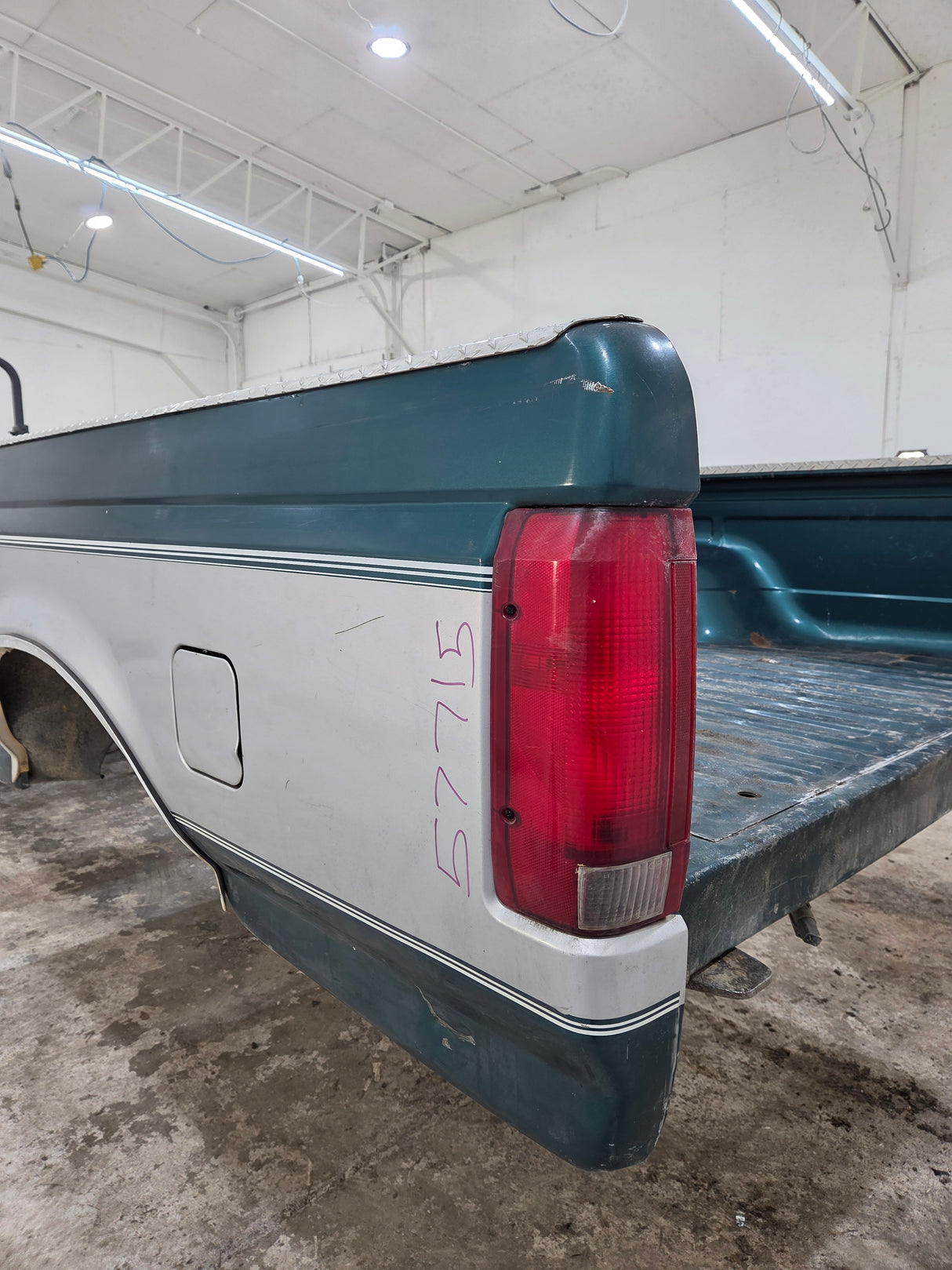 1987-1997 Ford F150 F250 F350 OBS 6' 9" Short Truck Bed