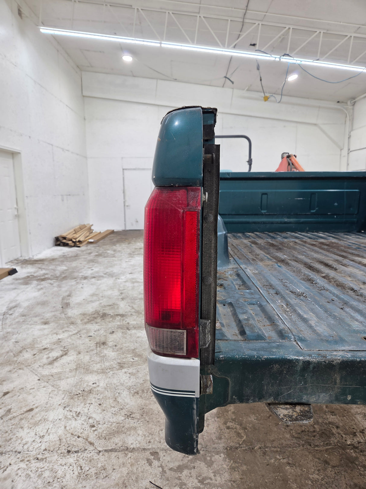 1987-1997 Ford F150 F250 F350 OBS 6' 9" Short Truck Bed
