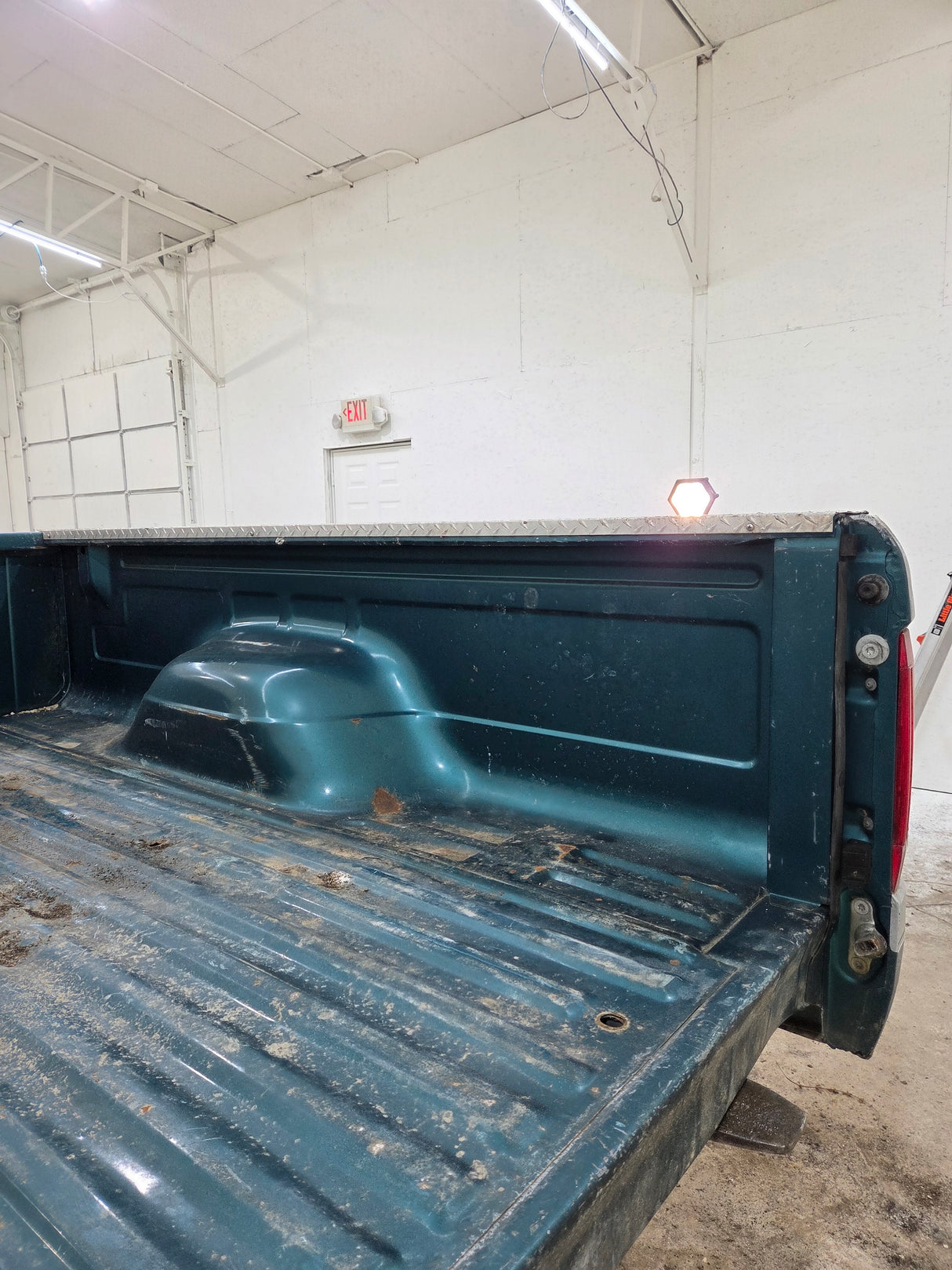 1987-1997 Ford F150 F250 F350 OBS 6' 9" Short Truck Bed