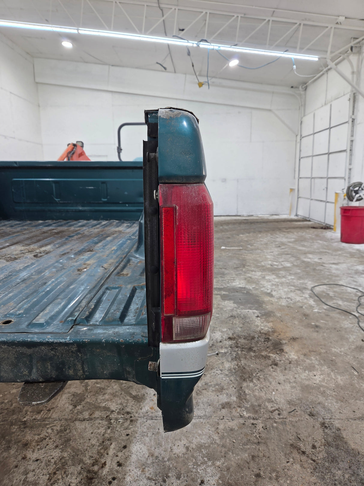 1987-1997 Ford F150 F250 F350 OBS 6' 9" Short Truck Bed