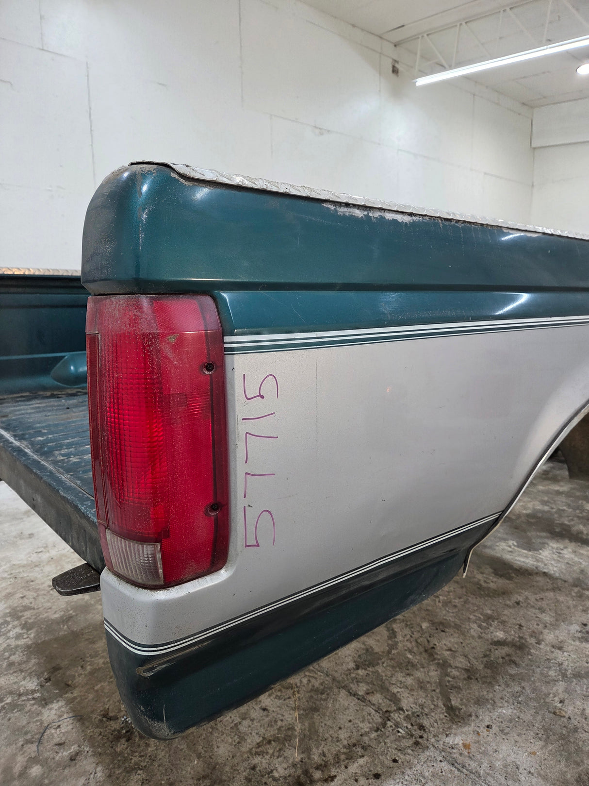 1987-1997 Ford F150 F250 F350 OBS 6' 9" Short Truck Bed