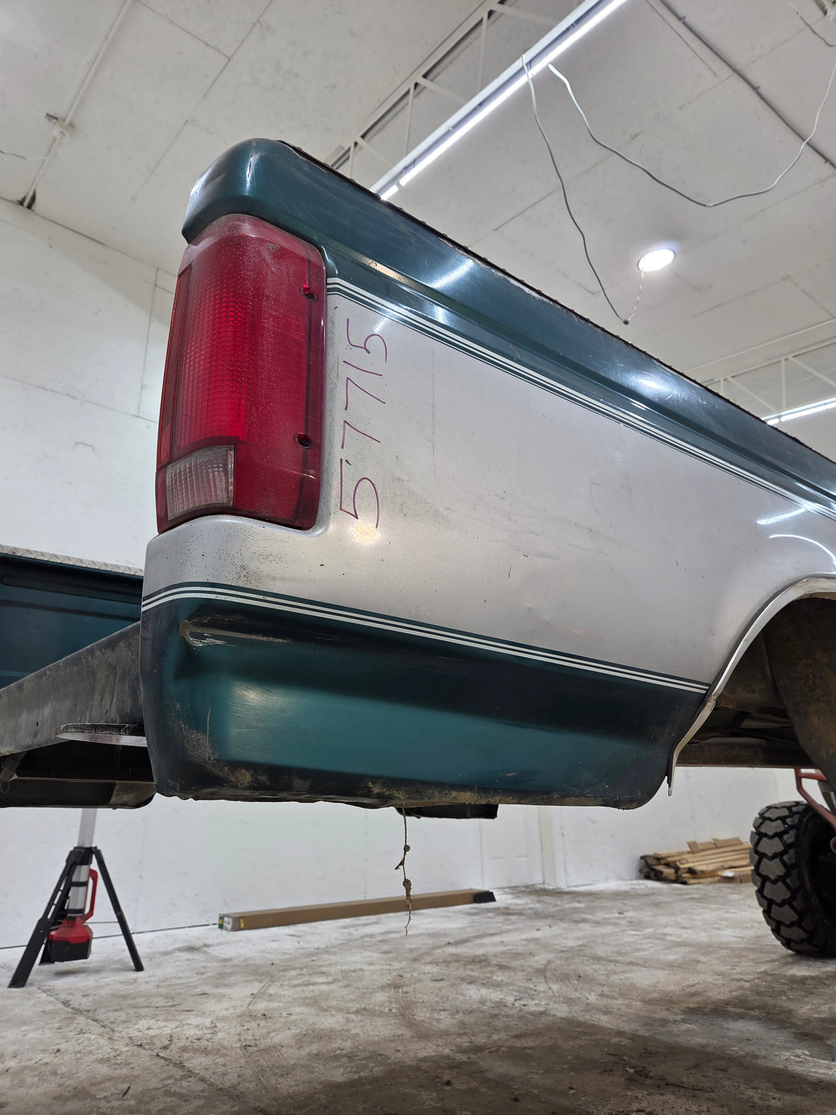 1987-1997 Ford F150 F250 F350 OBS 6' 9" Short Truck Bed