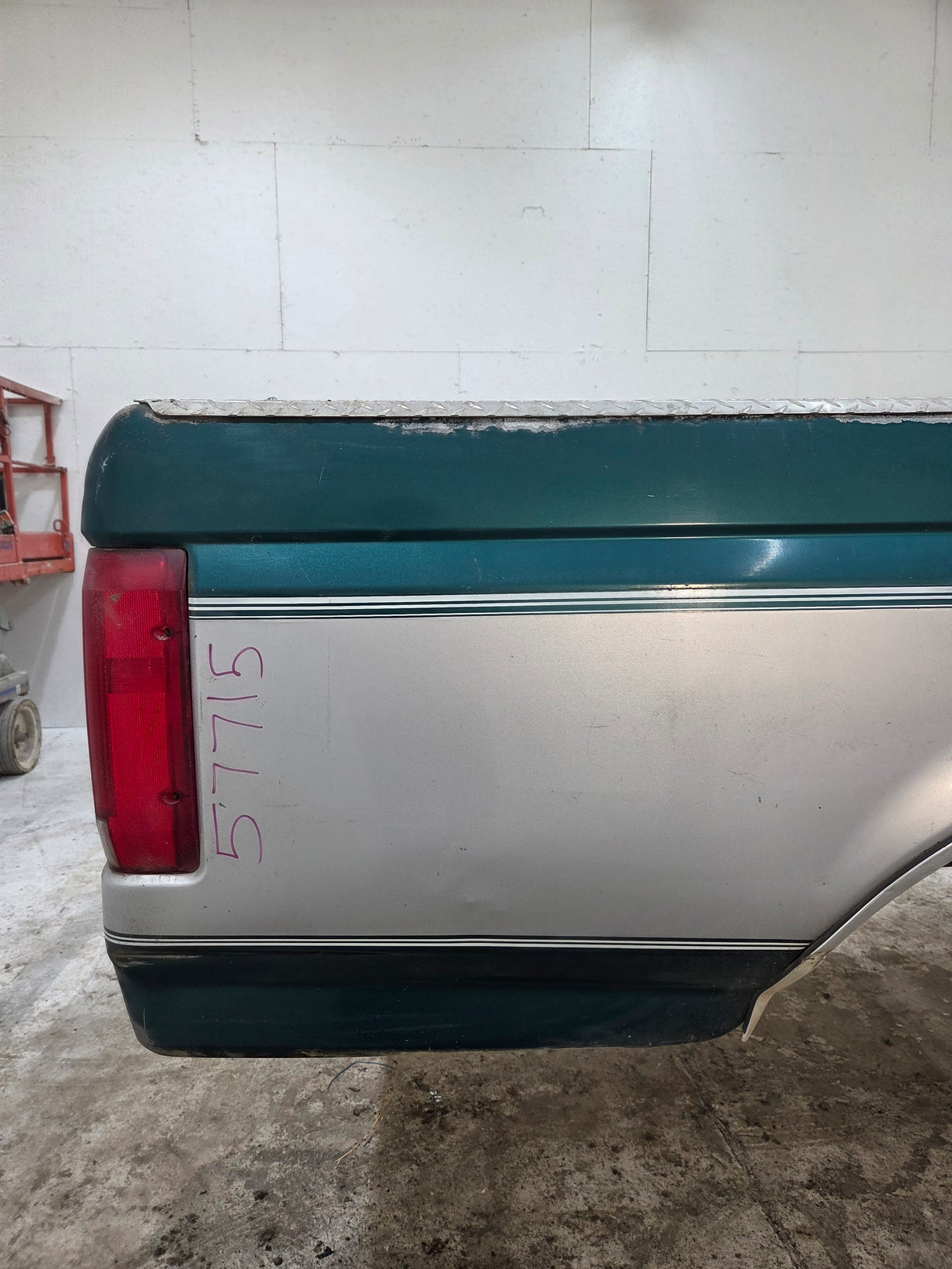 1987-1997 Ford F150 F250 F350 OBS 6' 9" Short Truck Bed