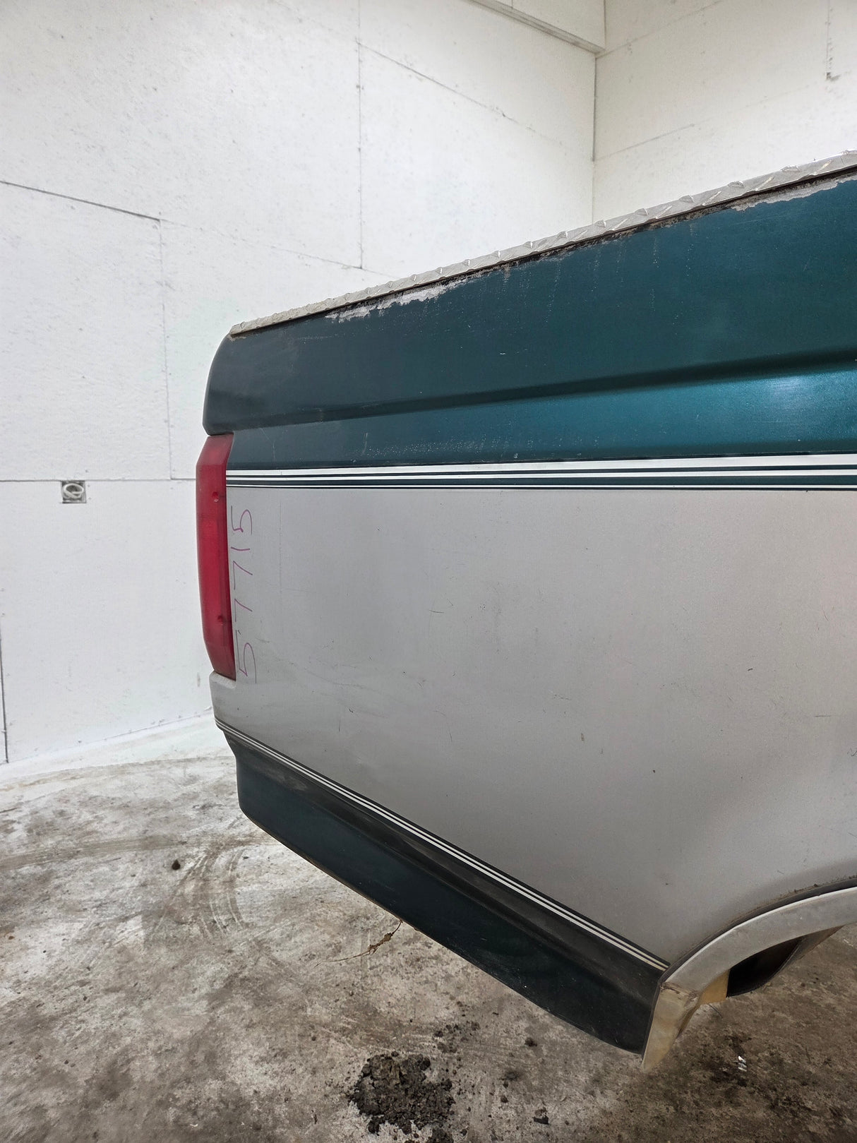 1987-1997 Ford F150 F250 F350 OBS 6' 9" Short Truck Bed