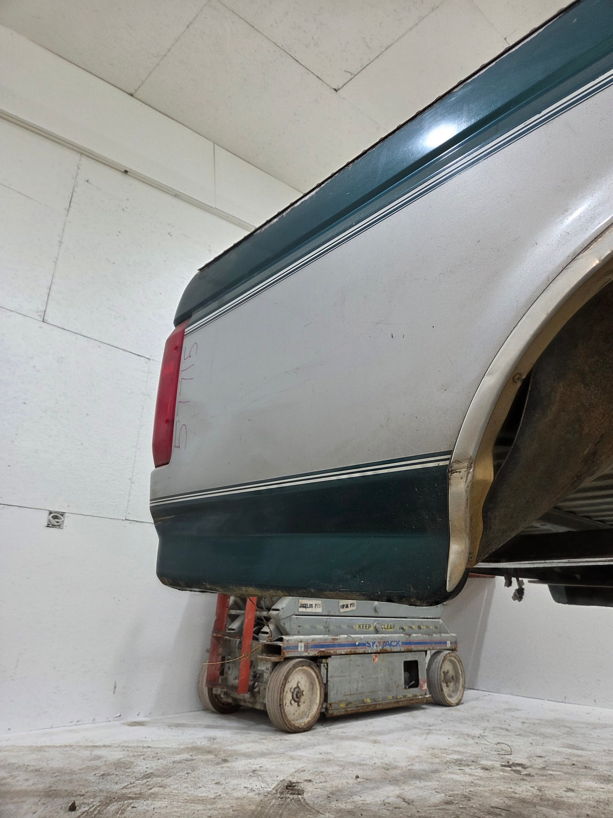 1987-1997 Ford F150 F250 F350 OBS 6' 9" Short Truck Bed