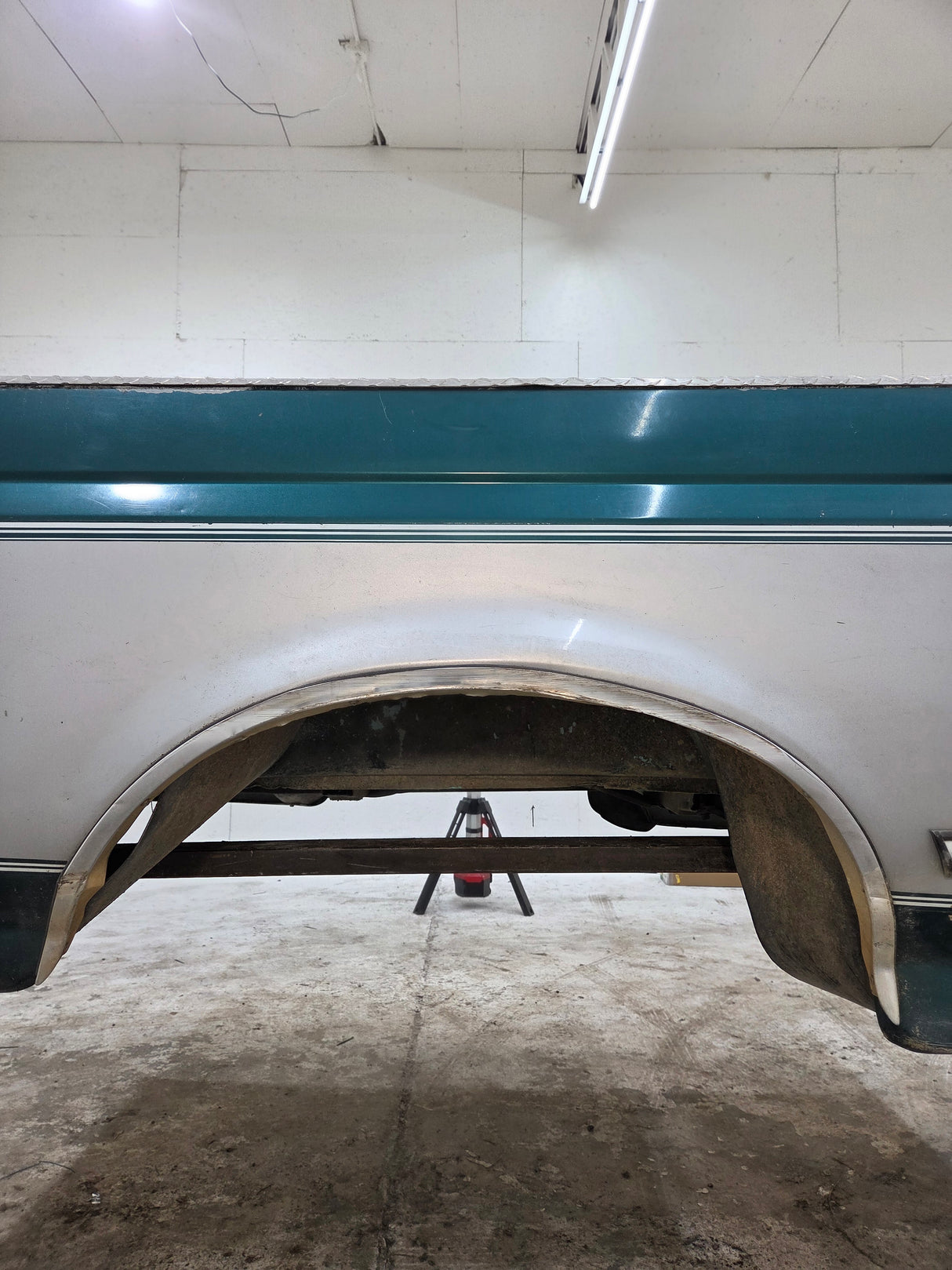 1987-1997 Ford F150 F250 F350 OBS 6' 9" Short Truck Bed