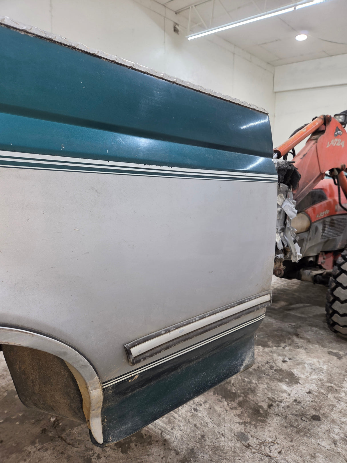 1987-1997 Ford F150 F250 F350 OBS 6' 9" Short Truck Bed