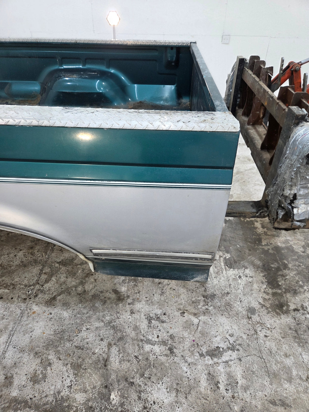 1987-1997 Ford F150 F250 F350 OBS 6' 9" Short Truck Bed