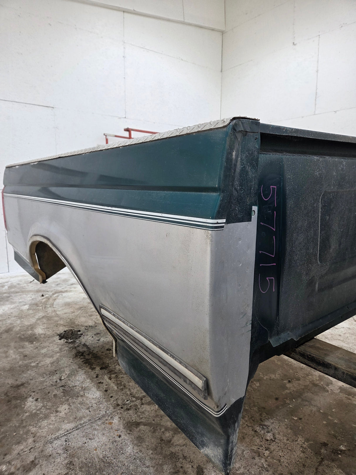 1987-1997 Ford F150 F250 F350 OBS 6' 9" Short Truck Bed