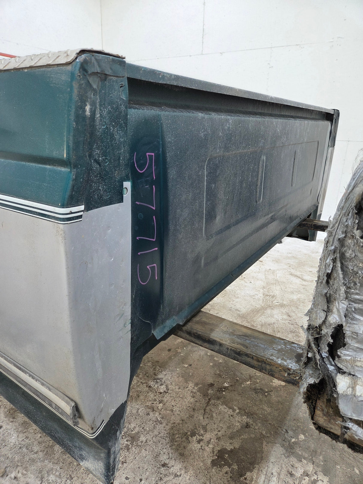 1987-1997 Ford F150 F250 F350 OBS 6' 9" Short Truck Bed