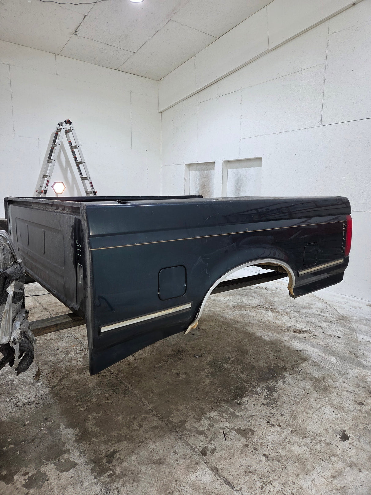 1987-1997 Ford F150 F250 F350 OBS 6' 9" Short Truck Bed