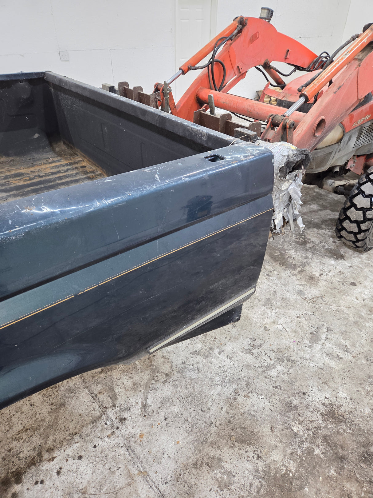 1987-1997 Ford F150 F250 F350 OBS 6' 9" Short Truck Bed