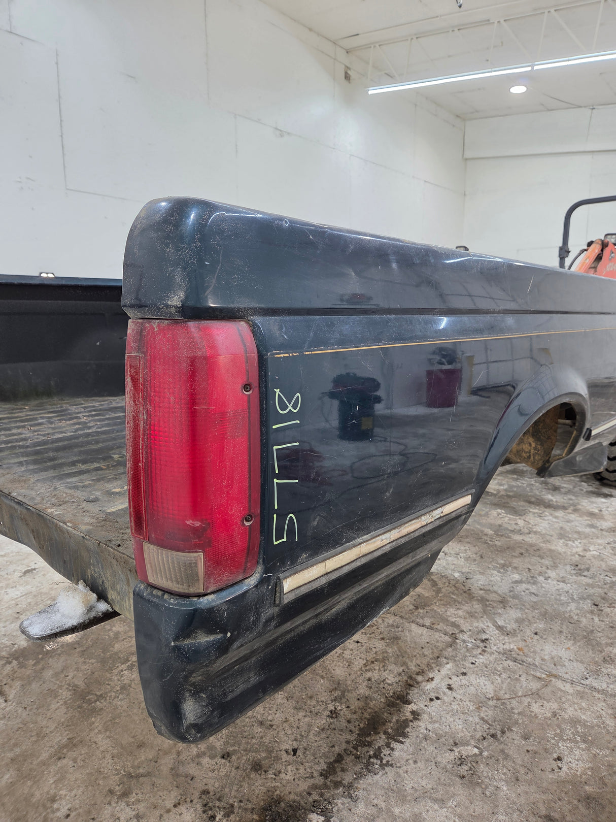 1987-1997 Ford F150 F250 F350 OBS 6' 9" Short Truck Bed