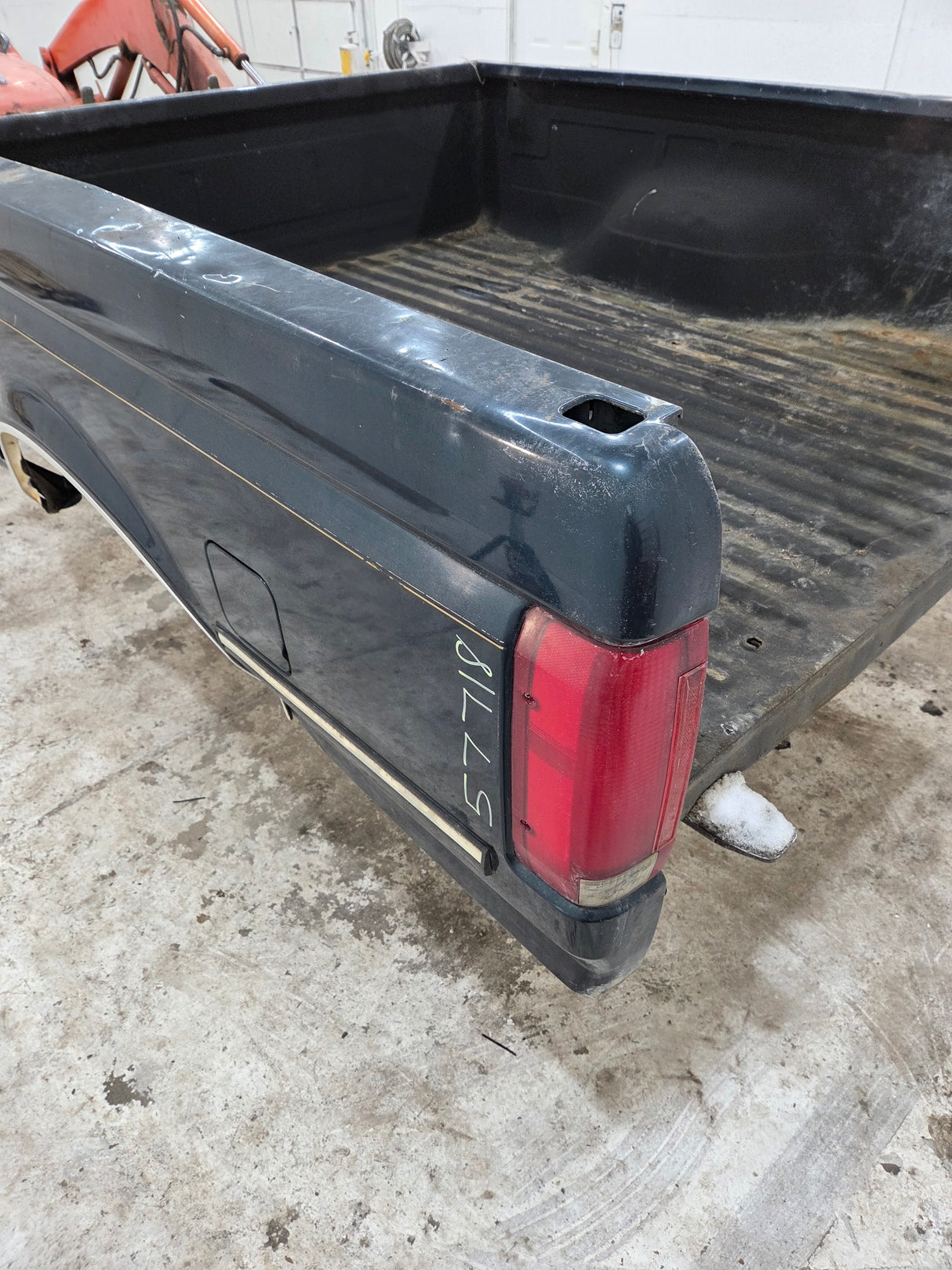 1987-1997 Ford F150 F250 F350 OBS 6' 9" Short Truck Bed