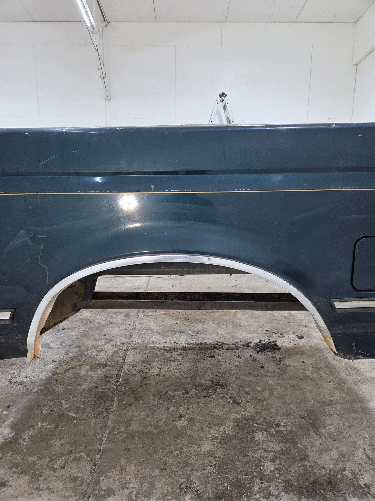 1987-1997 Ford F150 F250 F350 OBS 6' 9" Short Truck Bed