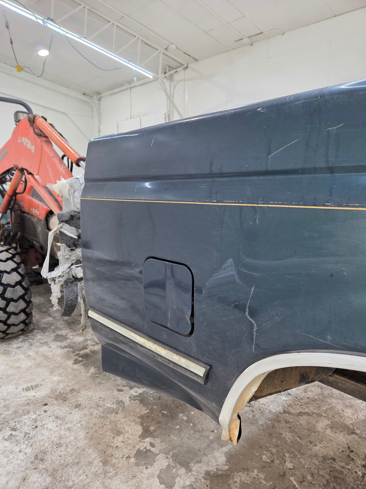 1987-1997 Ford F150 F250 F350 OBS 6' 9" Short Truck Bed