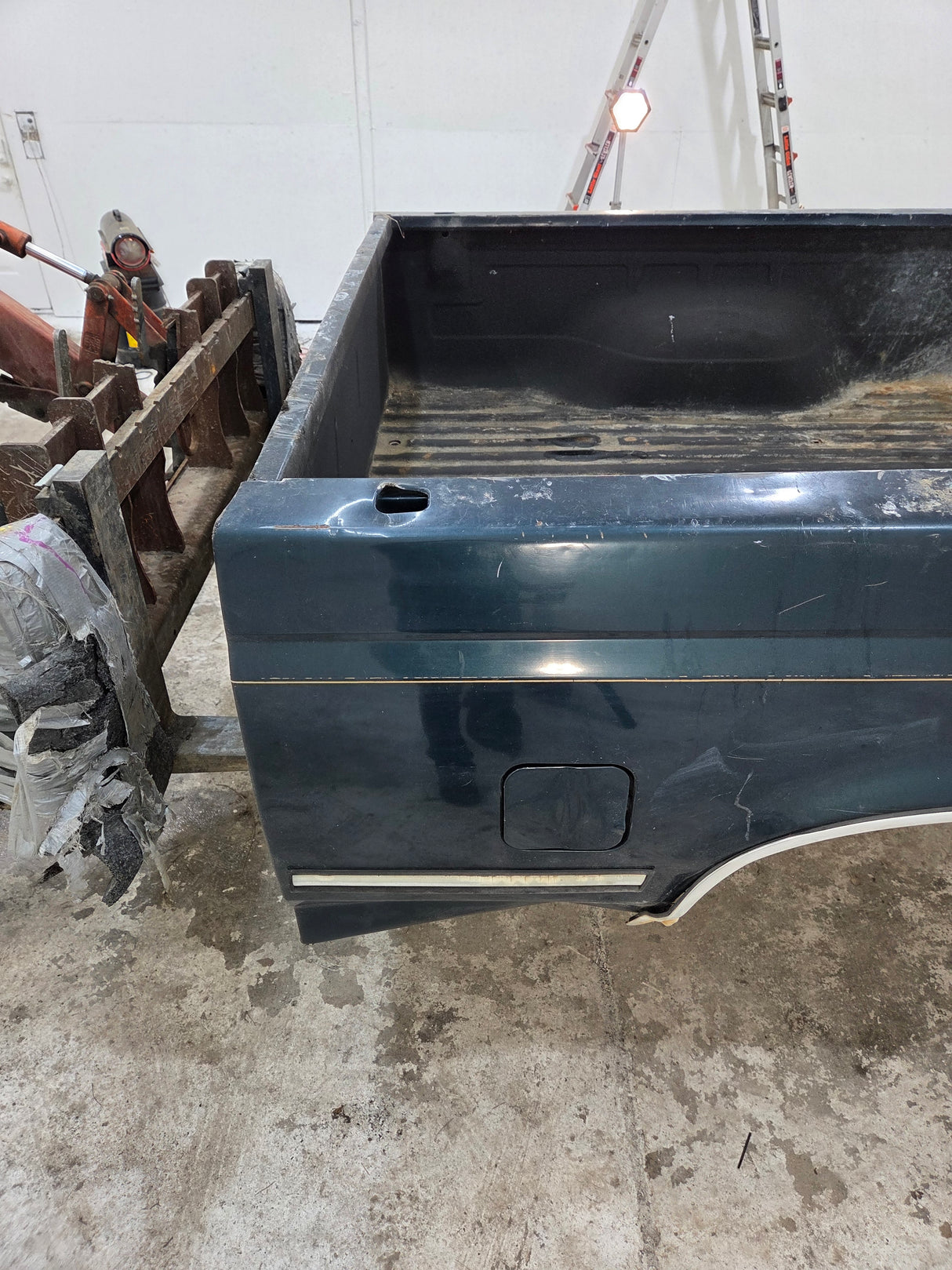 1987-1997 Ford F150 F250 F350 OBS 6' 9" Short Truck Bed