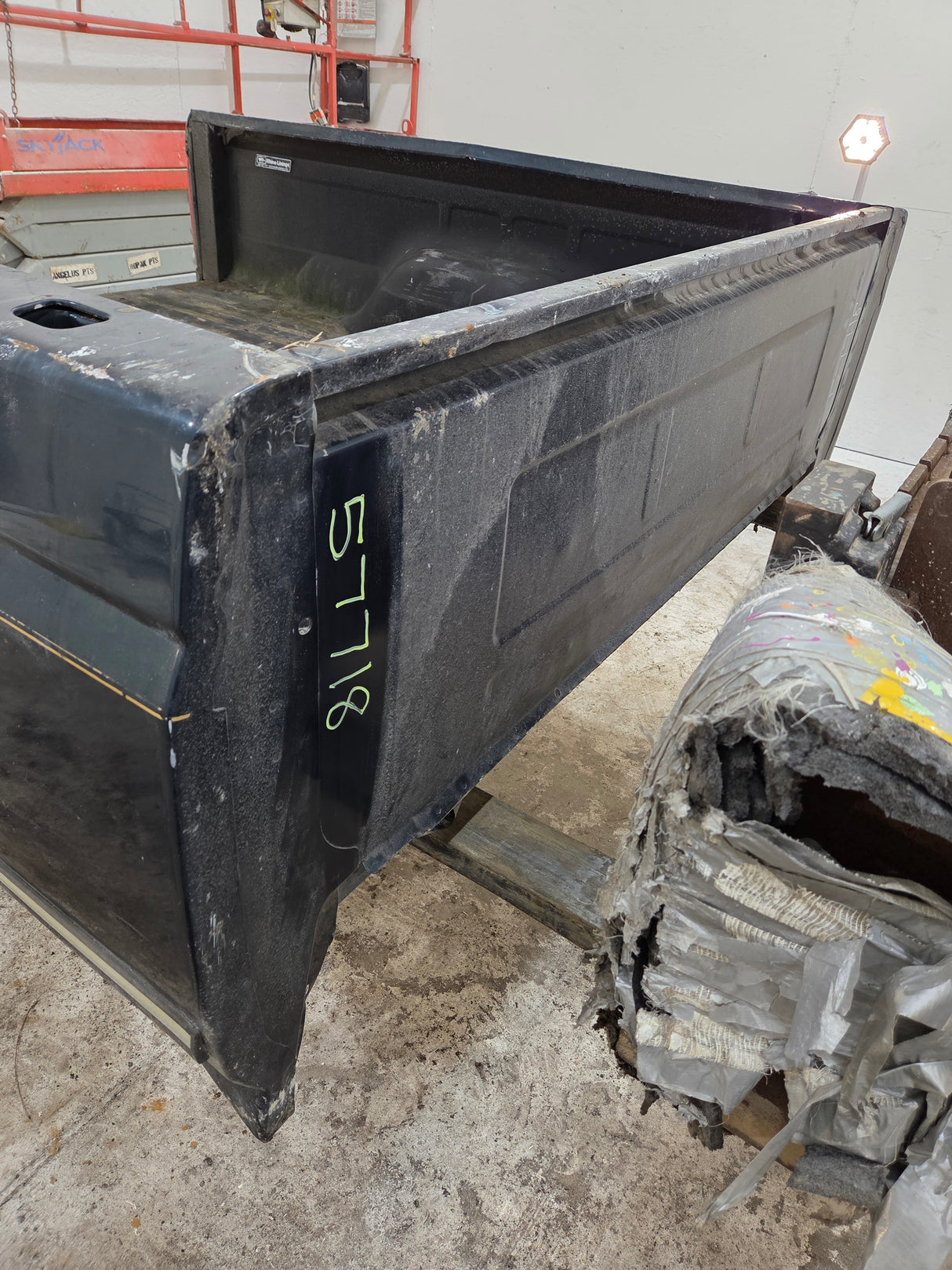 1987-1997 Ford F150 F250 F350 OBS 6' 9" Short Truck Bed