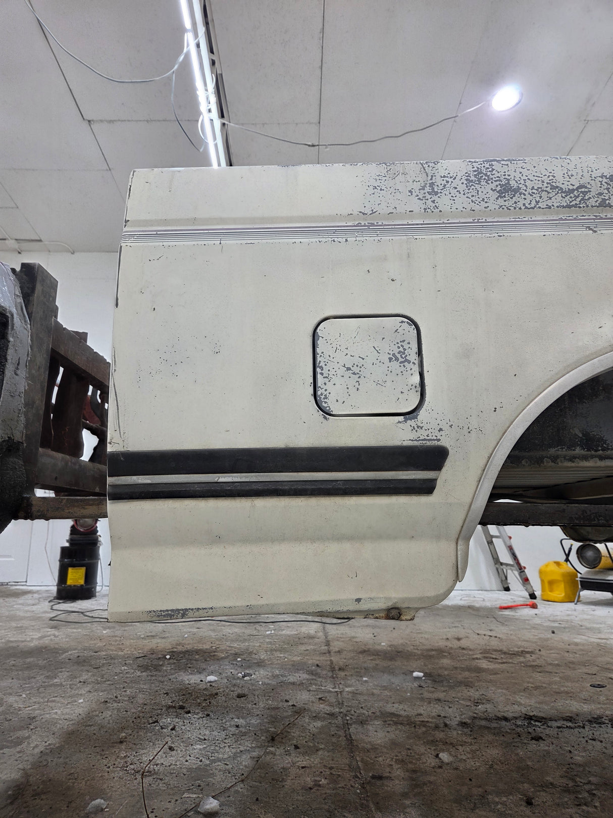 1987-1997 Ford F150 F250 F350 OBS 6' 9" Short Truck Bed