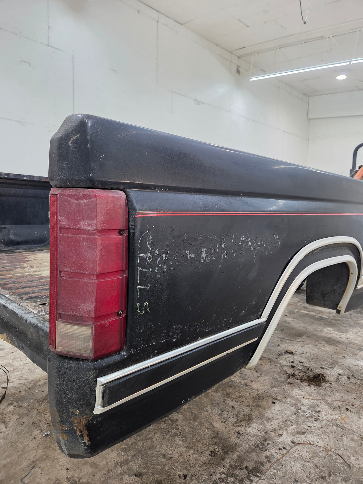 1980-1986 Ford F100 F150 F250 F350 6' 9" Short Bed