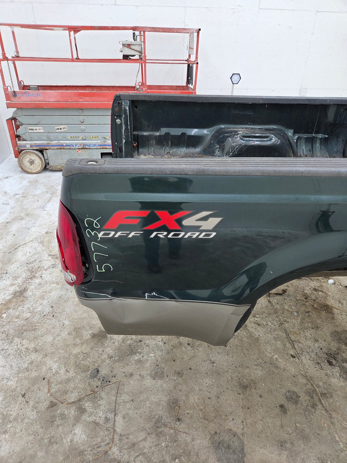 1999-2010 Ford Super Duty F250 F350 6' 9" Short Truck Bed