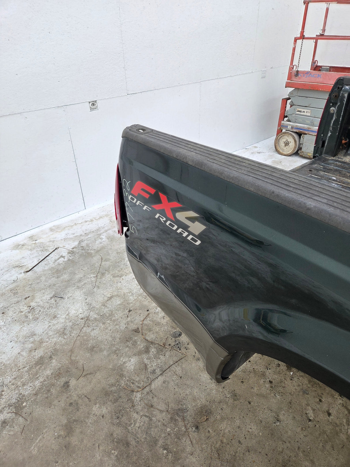 1999-2010 Ford Super Duty F250 F350 6' 9" Short Truck Bed