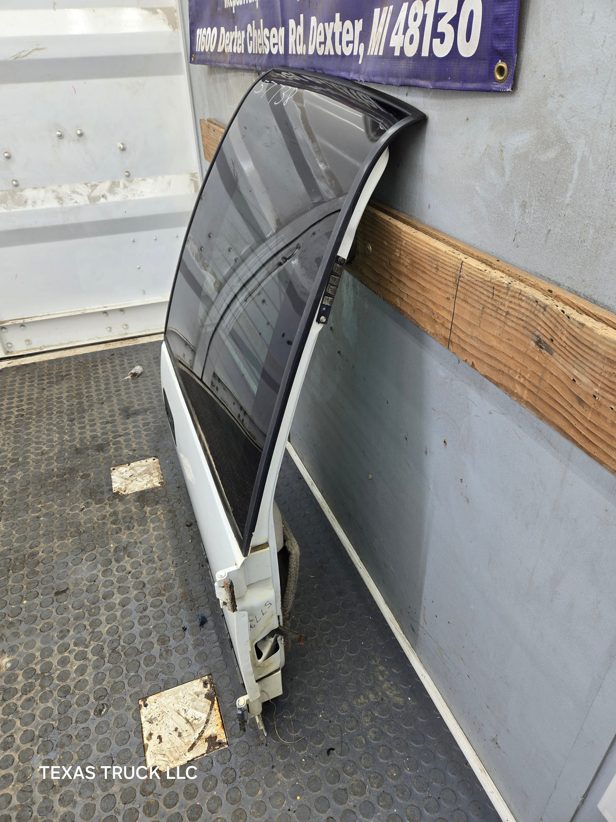 1992-1999 Chevrolet Suburban RH Passenger Trunk Barn Rear Door