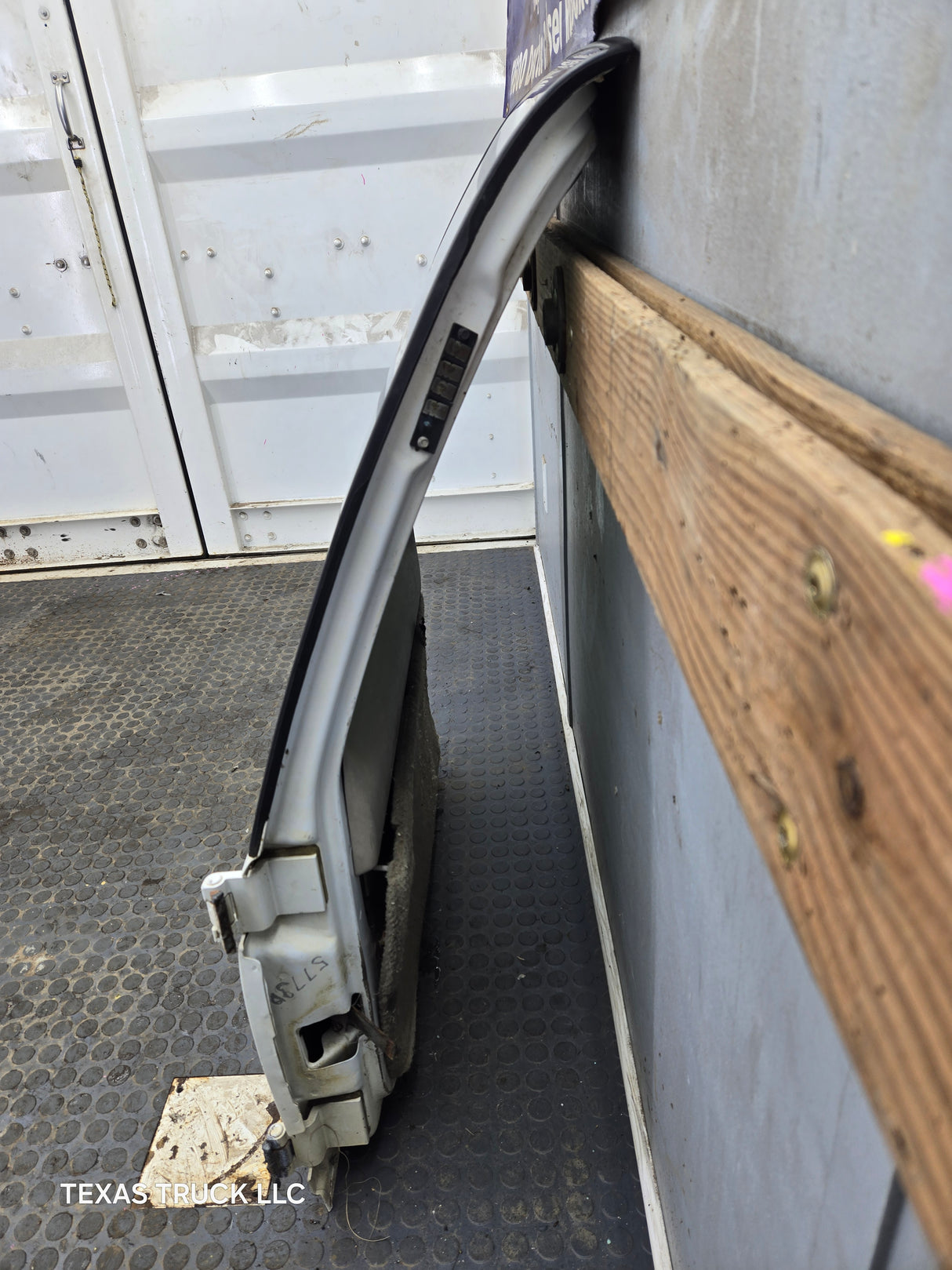 1992-1999 Chevrolet Suburban RH Passenger Trunk Barn Rear Door