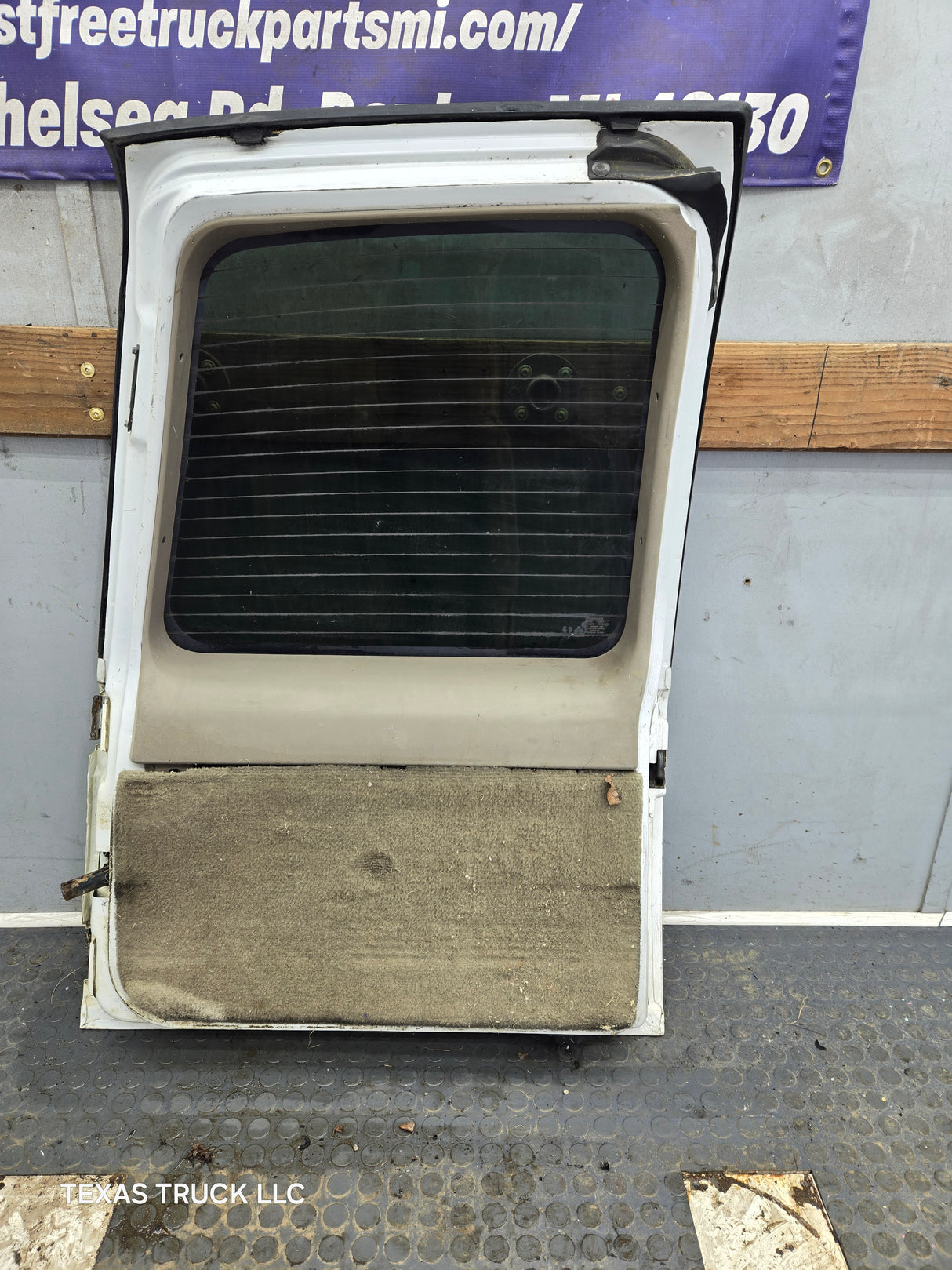 1992-1999 Chevrolet Suburban RH Passenger Trunk Barn Rear Door