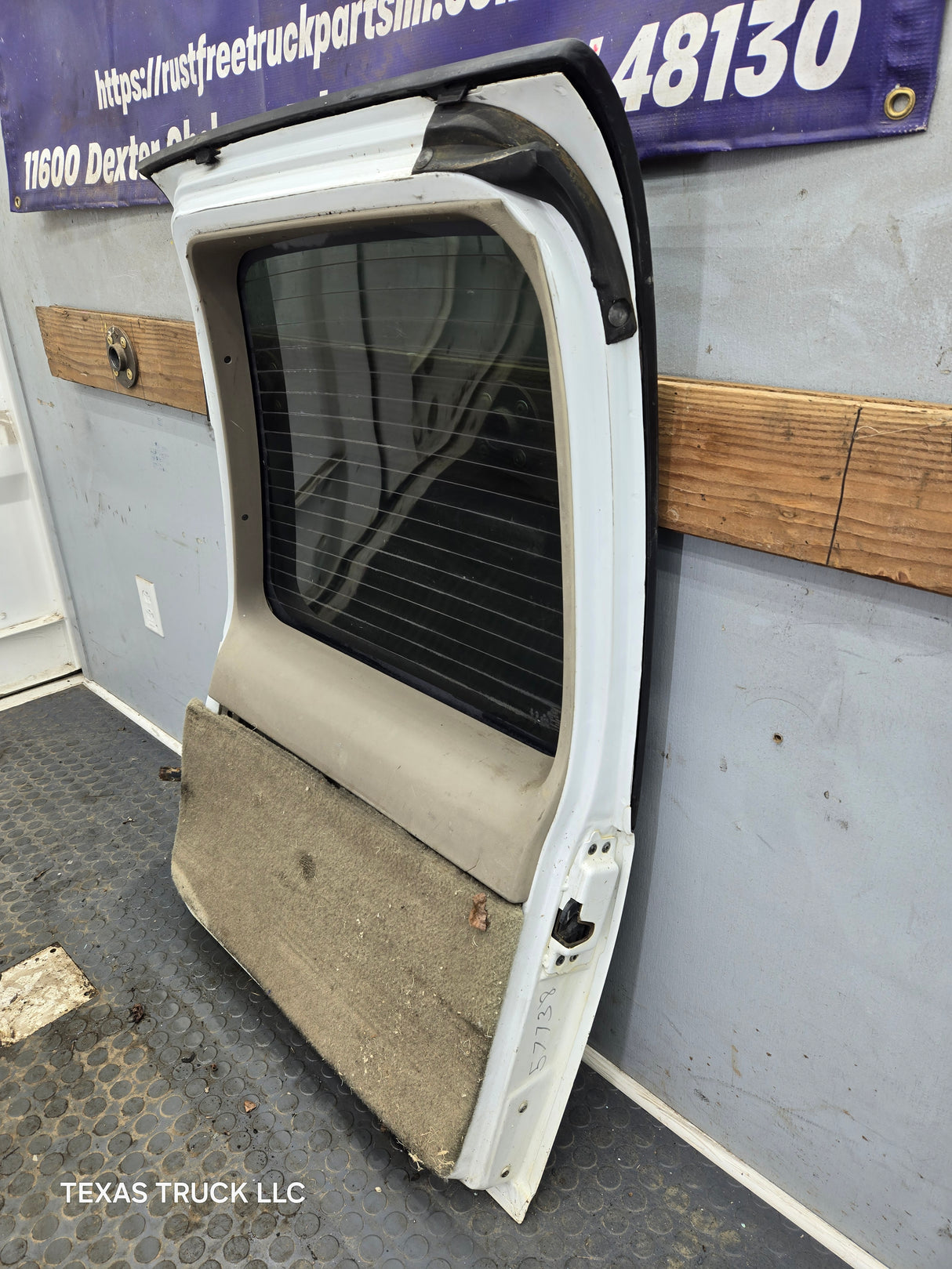 1992-1999 Chevrolet Suburban RH Passenger Trunk Barn Rear Door