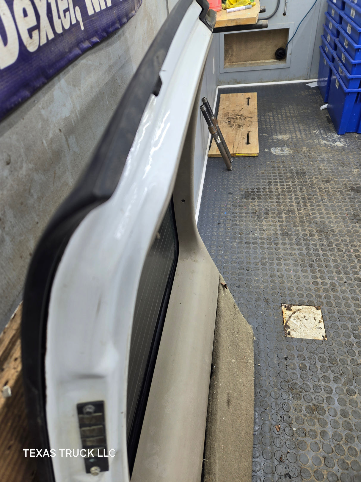 1992-1999 Chevrolet Suburban RH Passenger Trunk Barn Rear Door