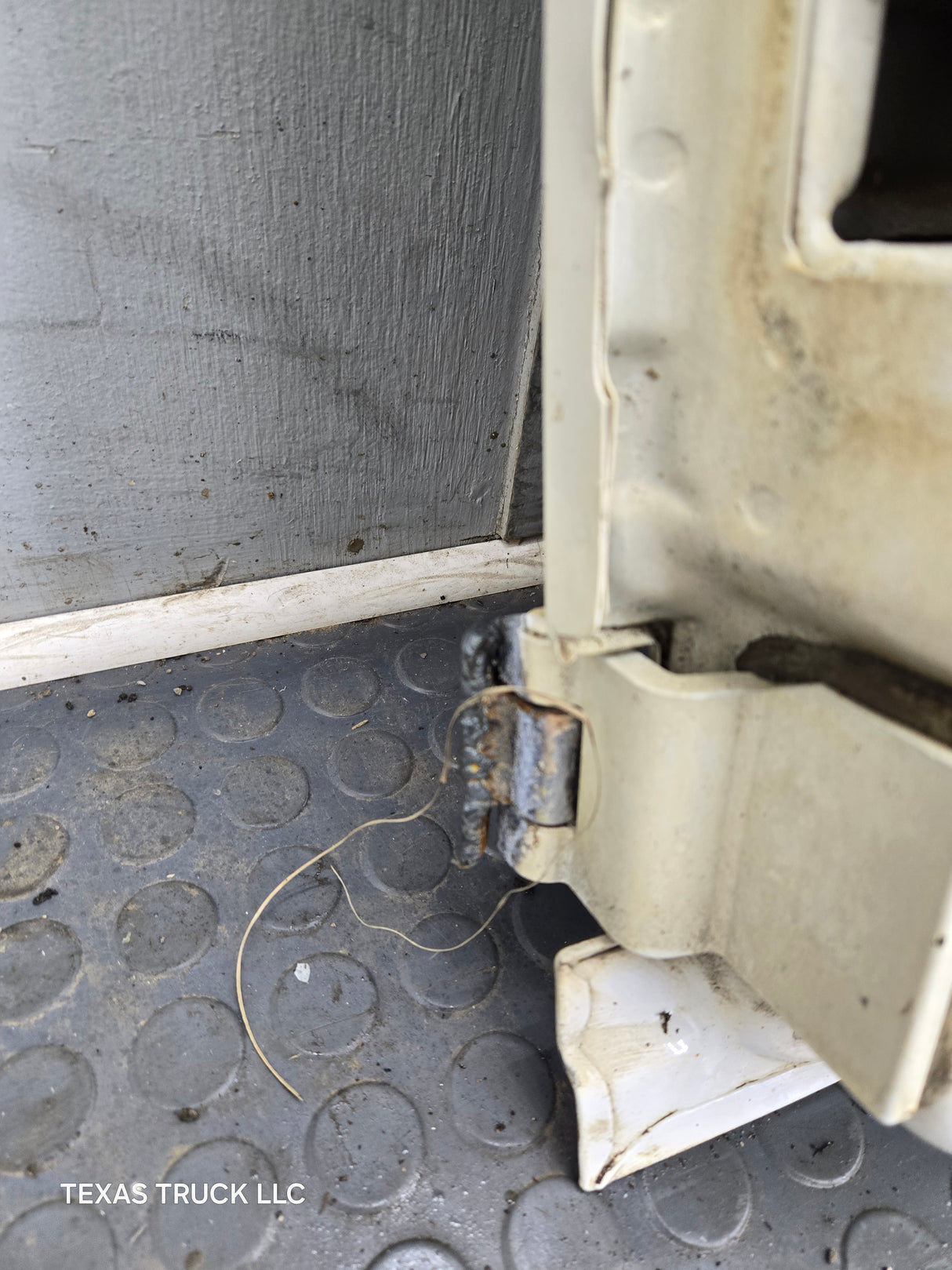 1992-1999 Chevrolet Suburban RH Passenger Trunk Barn Rear Door