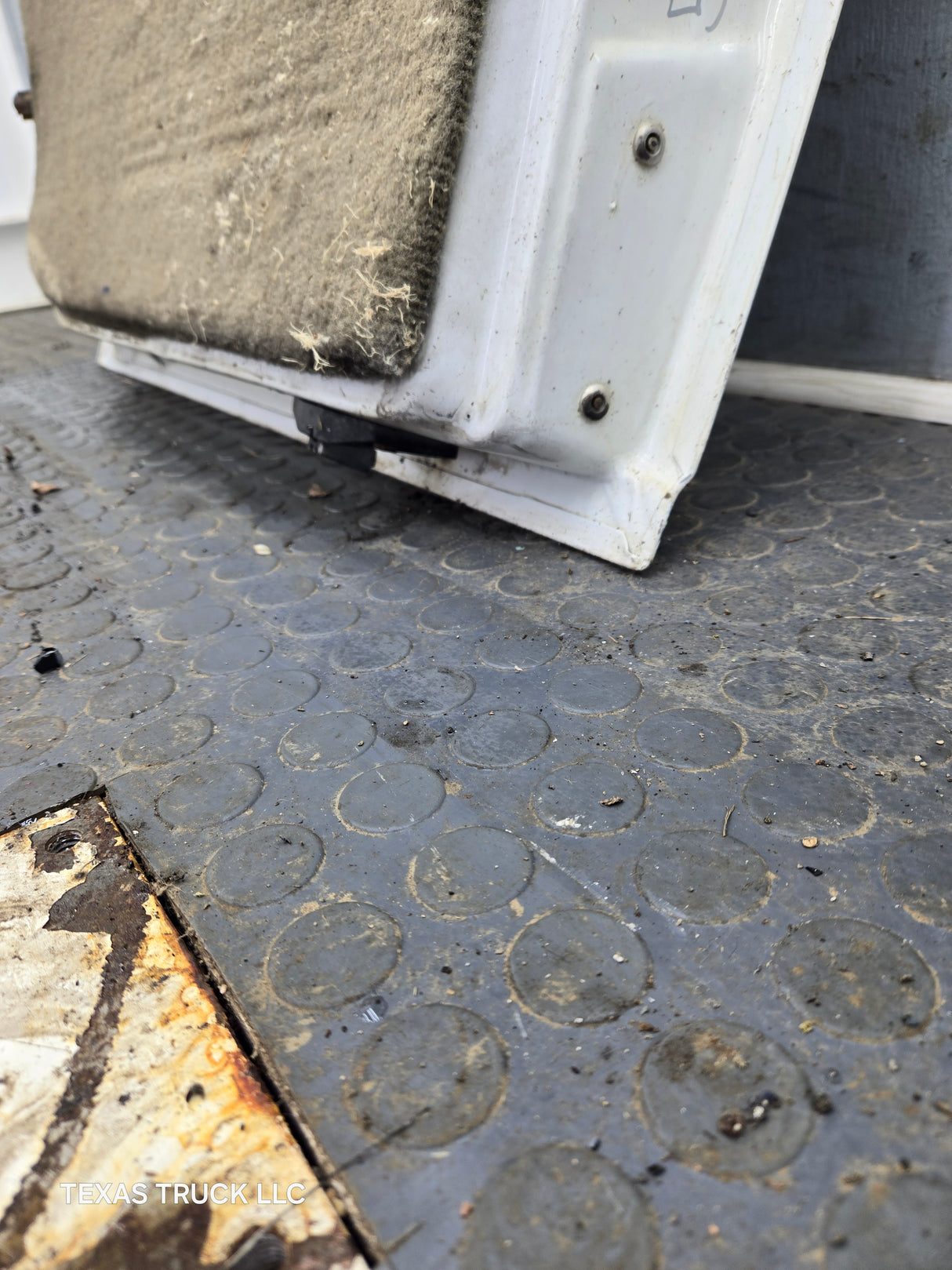 1992-1999 Chevrolet Suburban RH Passenger Trunk Barn Rear Door