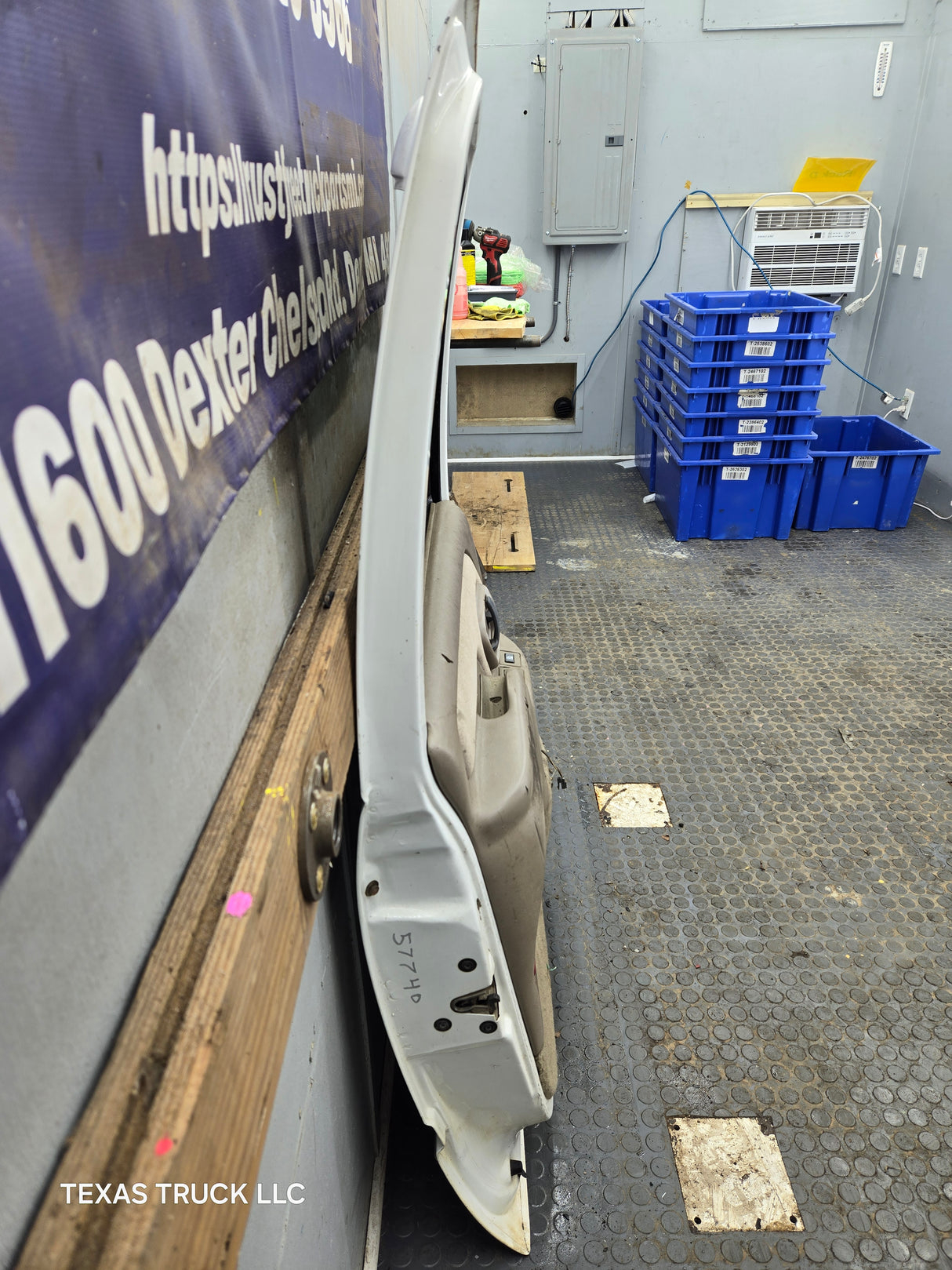 1992-2000 Chevrolet Silverado Suburban GMC Sierra K1500 K2500 K3500 Crew Cab LH Rear Driver Door