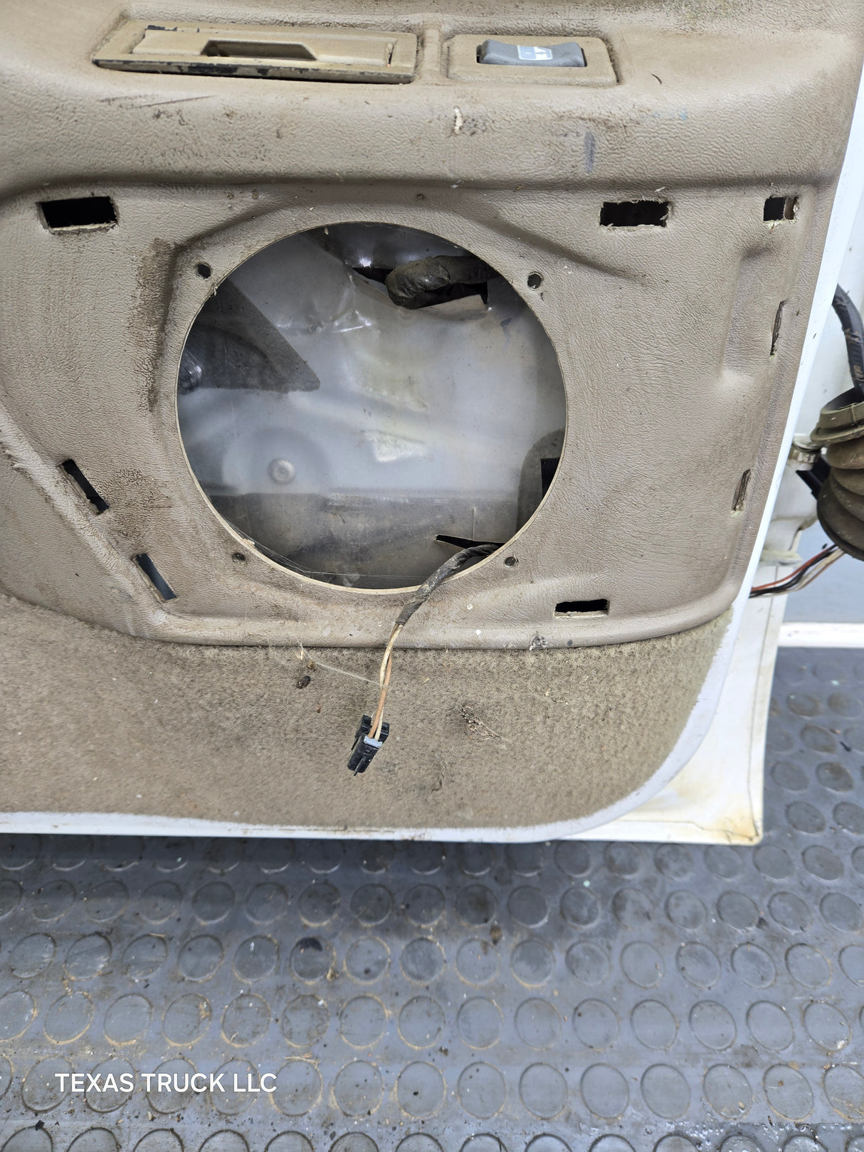 1992-2000 Chevrolet Silverado Suburban GMC Sierra K1500 K2500 K3500 Crew Cab LH Rear Driver Door