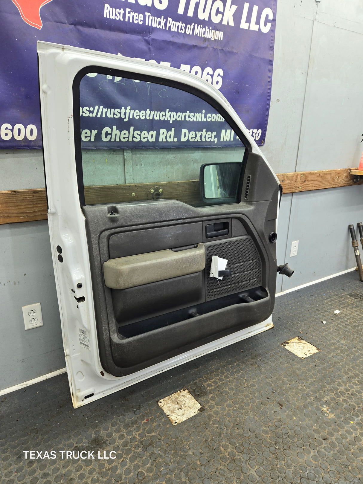2009-2014 Ford F150 LH Driver Side Front Door
