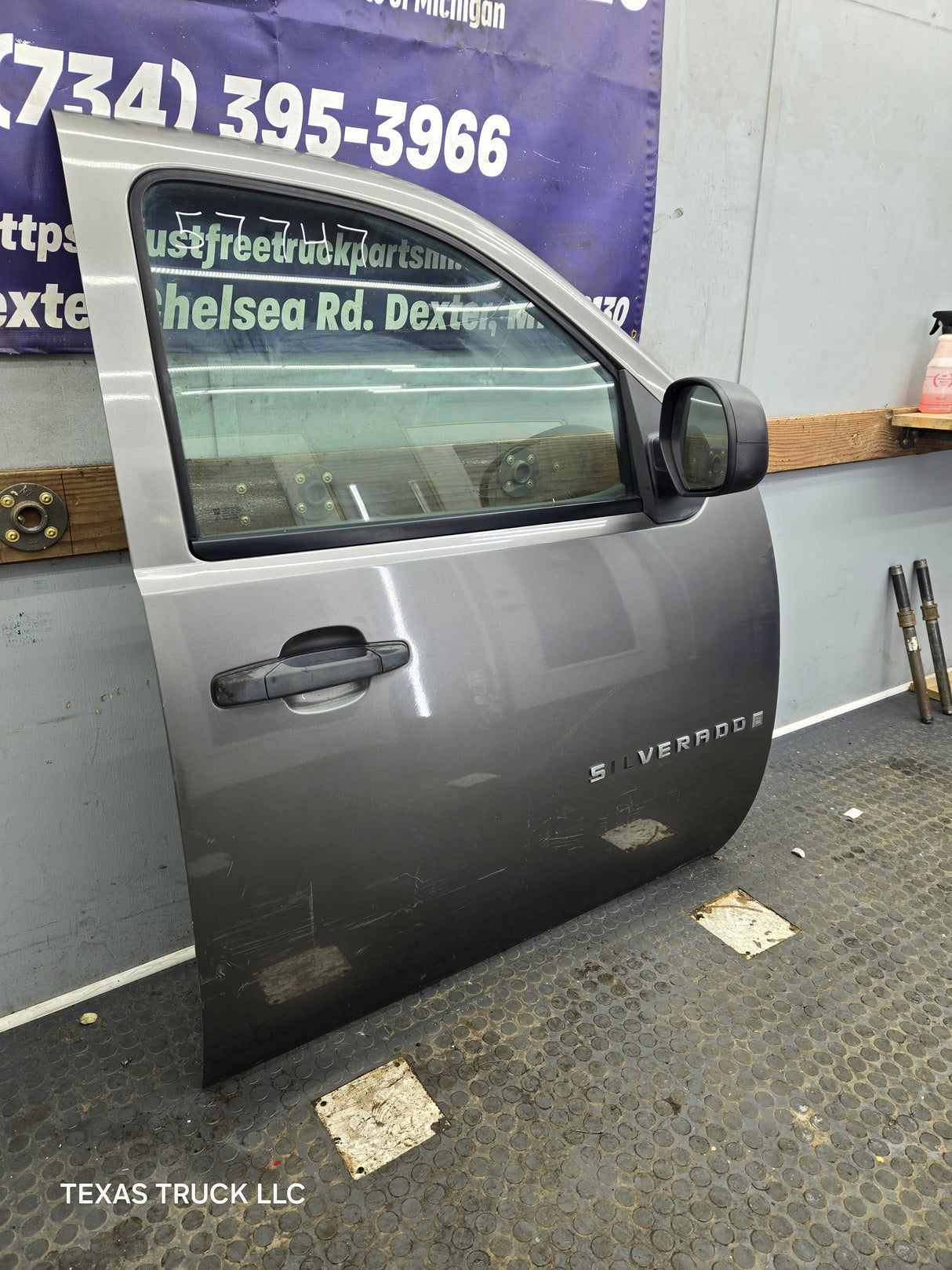 2007-2013 Chevrolet Silverado / GMC Sierra 1500 2500 3500 HD RH Front Passenger Side Door