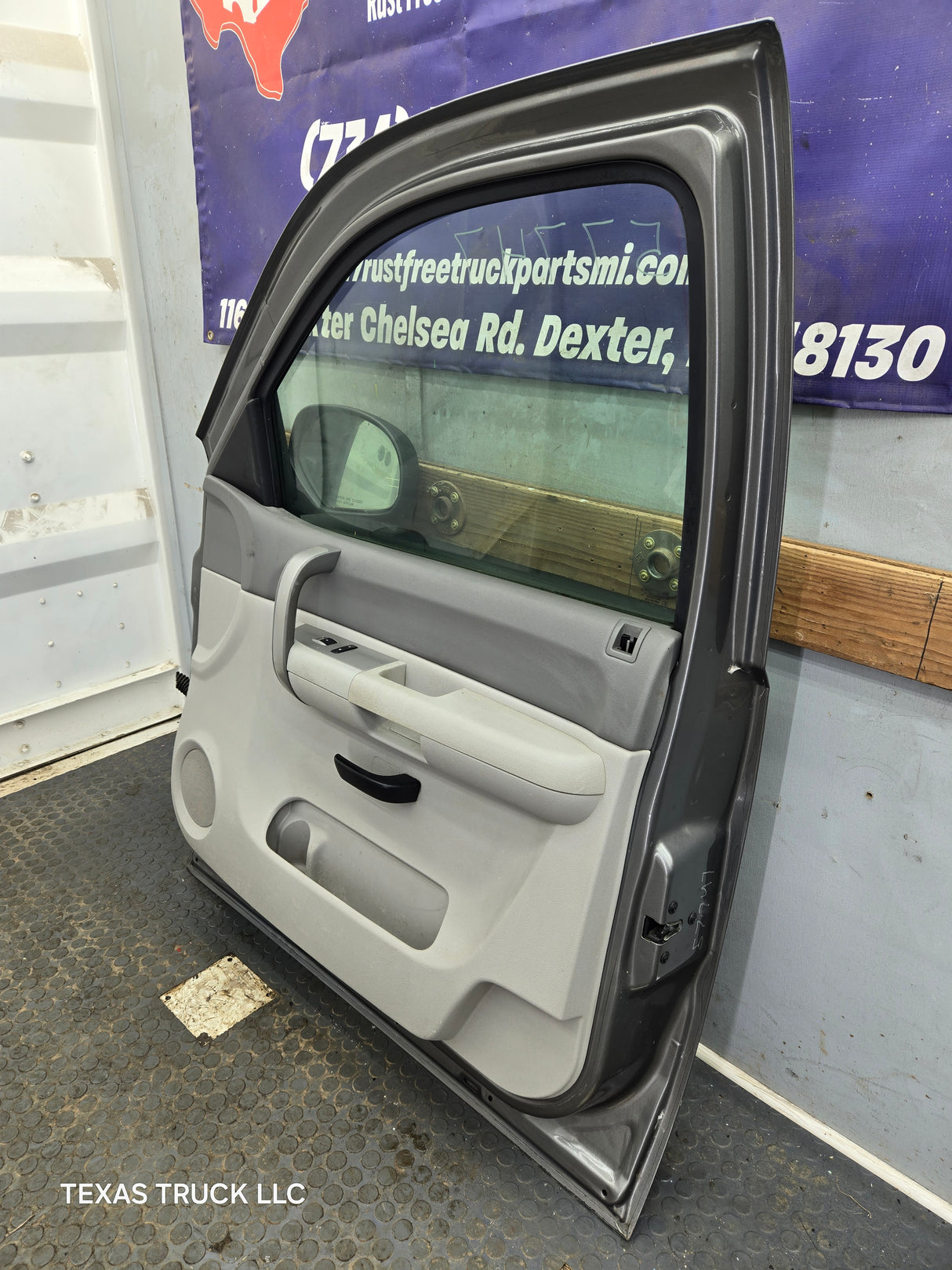 2007-2013 Chevrolet Silverado / GMC Sierra 1500 2500 3500 HD RH Front Passenger Side Door