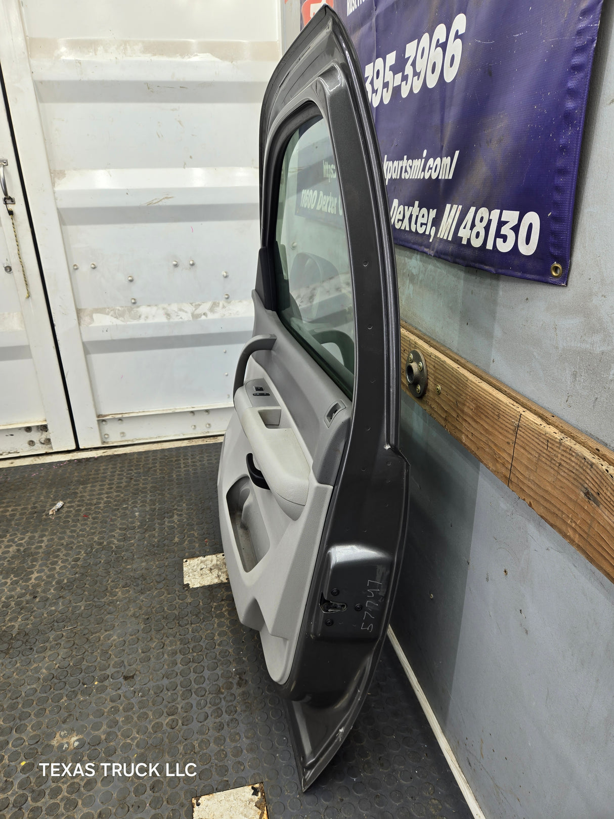 2007-2013 Chevrolet Silverado / GMC Sierra 1500 2500 3500 HD RH Front Passenger Side Door
