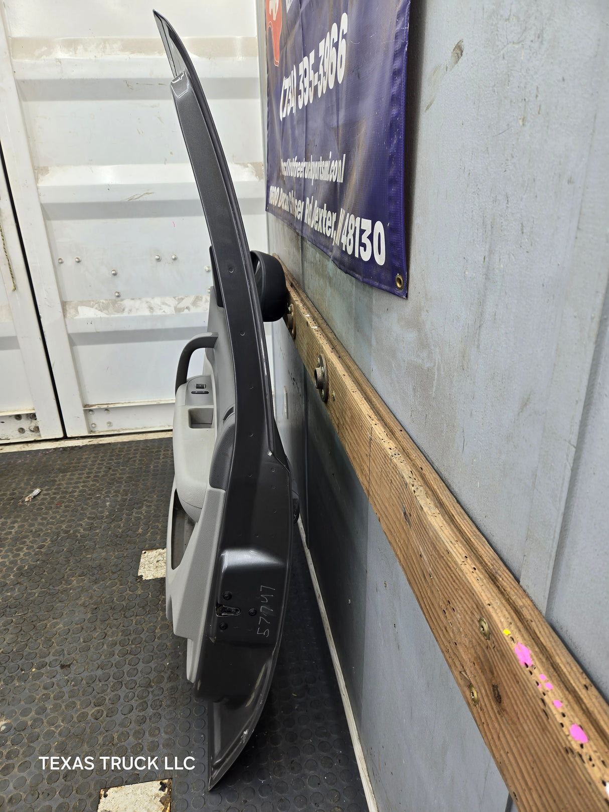 2007-2013 Chevrolet Silverado / GMC Sierra 1500 2500 3500 HD RH Front Passenger Side Door