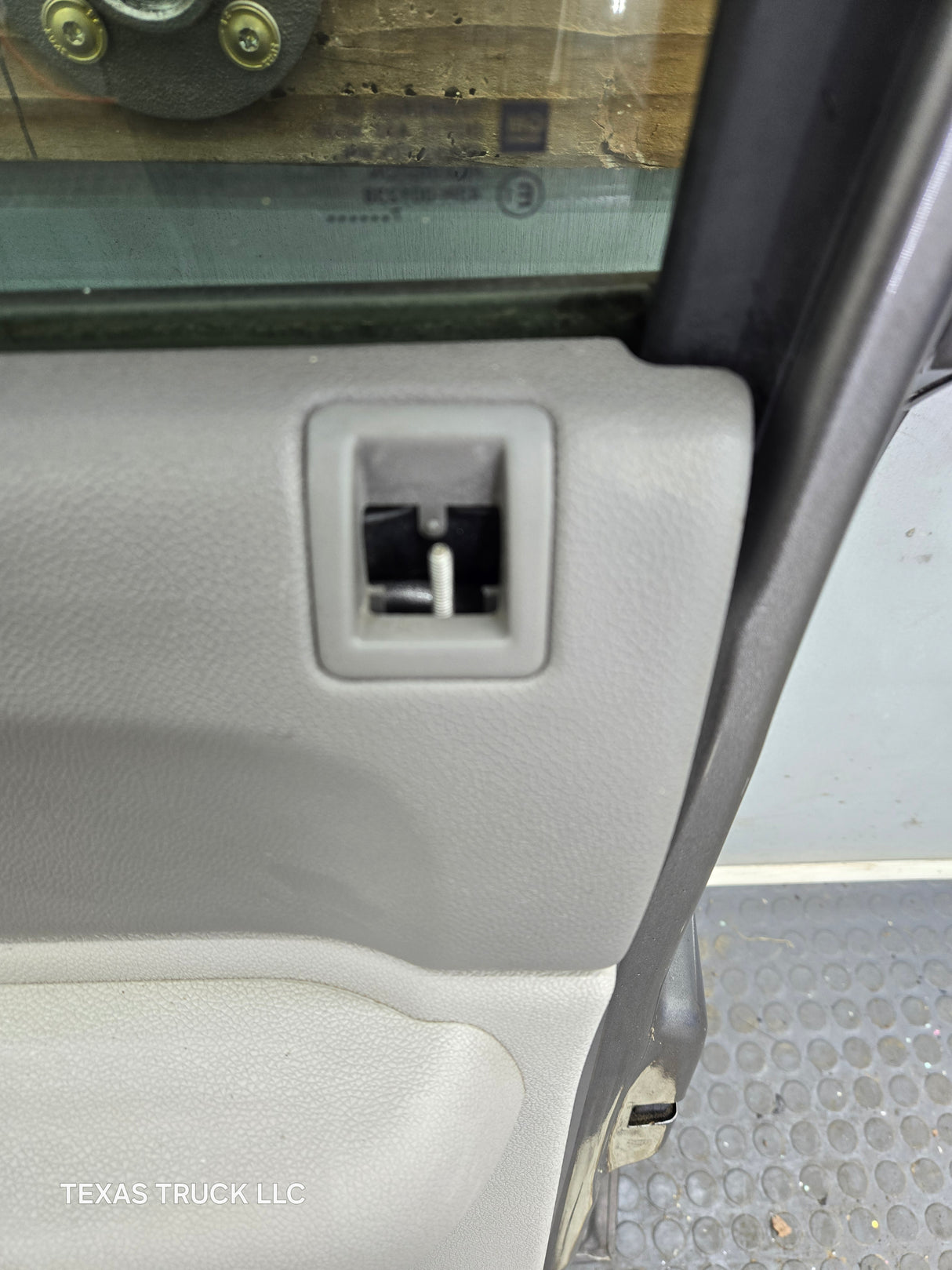 2007-2013 Chevrolet Silverado / GMC Sierra 1500 2500 3500 HD RH Front Passenger Side Door