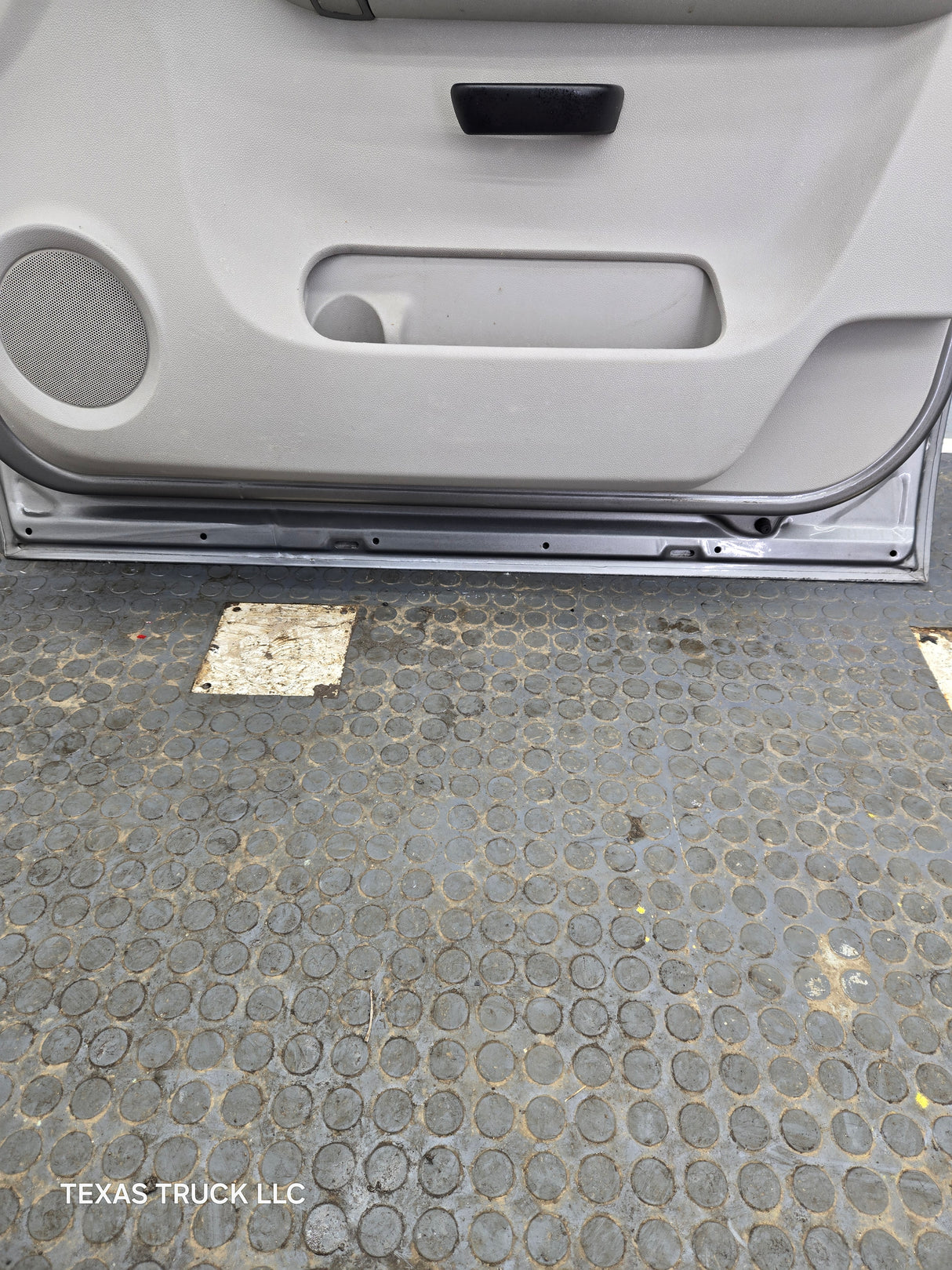 2007-2013 Chevrolet Silverado / GMC Sierra 1500 2500 3500 HD RH Front Passenger Side Door