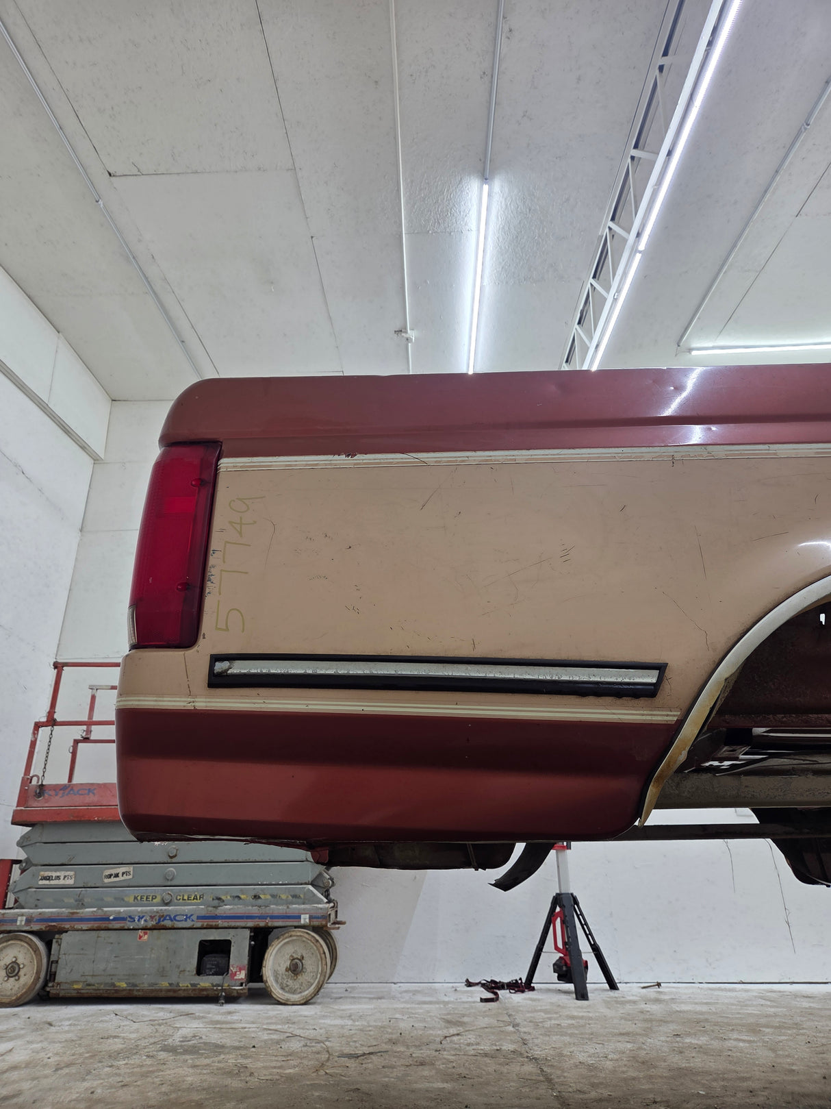 1987-1997 Ford F150 F250 F350 OBS 6' 9" Short Truck Bed