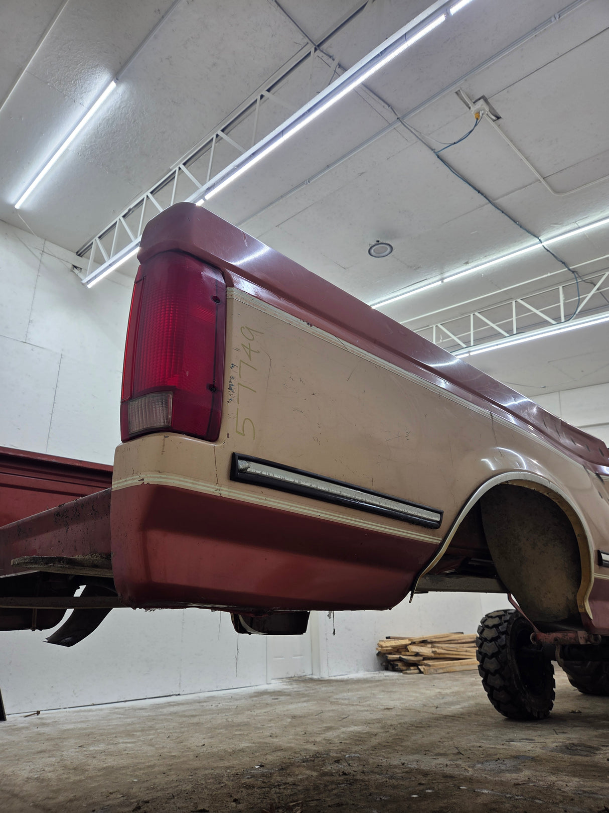 1987-1997 Ford F150 F250 F350 OBS 6' 9" Short Truck Bed