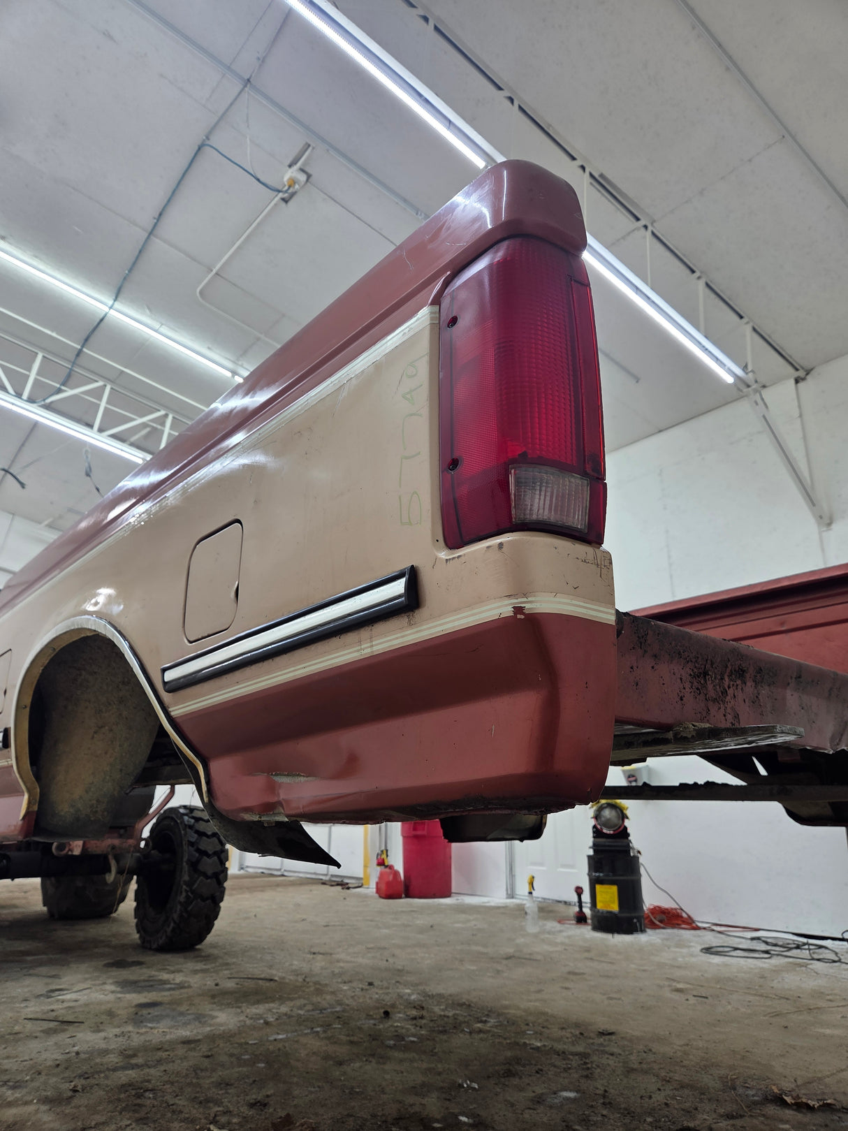 1987-1997 Ford F150 F250 F350 OBS 6' 9" Short Truck Bed