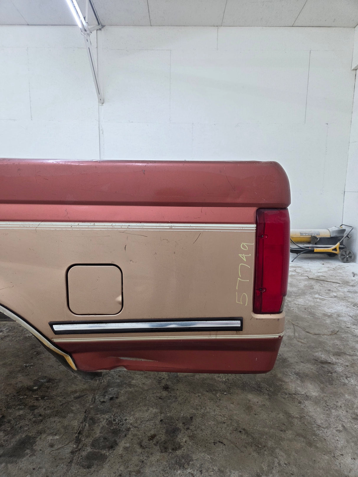 1987-1997 Ford F150 F250 F350 OBS 6' 9" Short Truck Bed