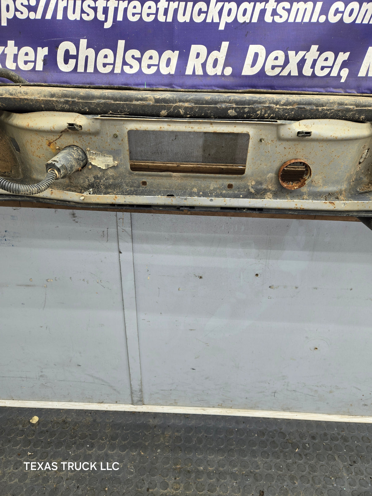 1999-2007 Chevrolet Silverado / GMC Sierra 1500 Rear Bumper