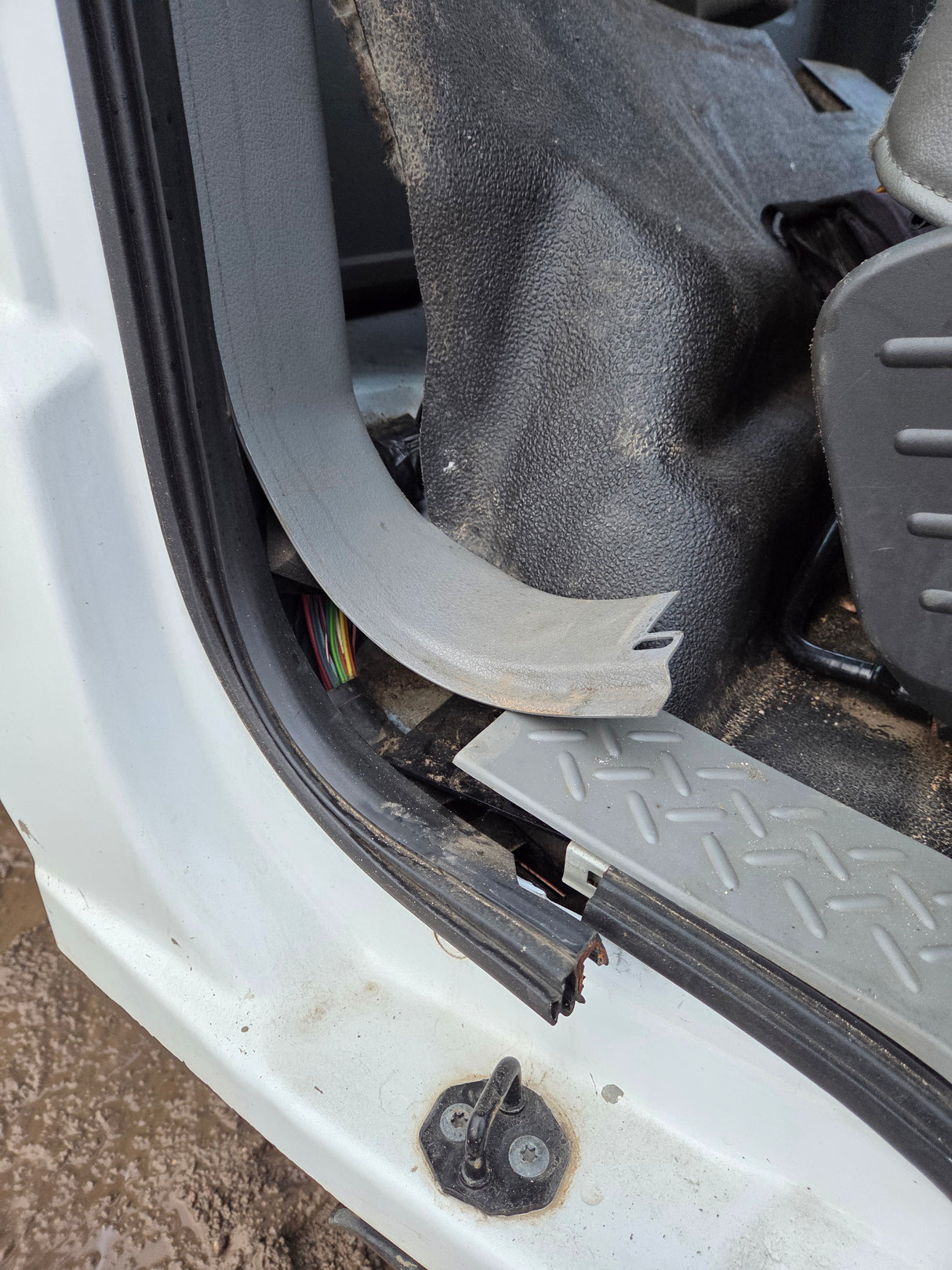 2004-2008 Ford F150 4 Door "Plus" Cab - Oxford White